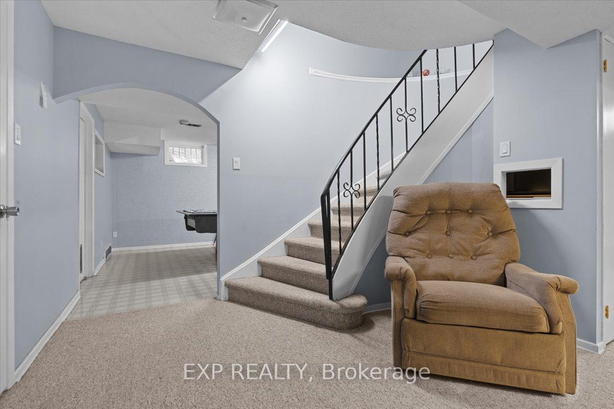 Photo 33 of 899 Dresden Crescent, Ottawa, Whitehaven — HOMEH