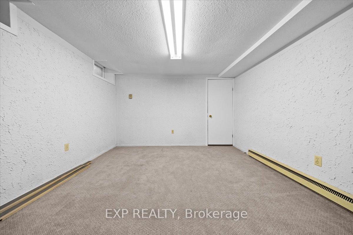 Photo 37 of 899 Dresden Crescent, Ottawa, Whitehaven — HOMEH