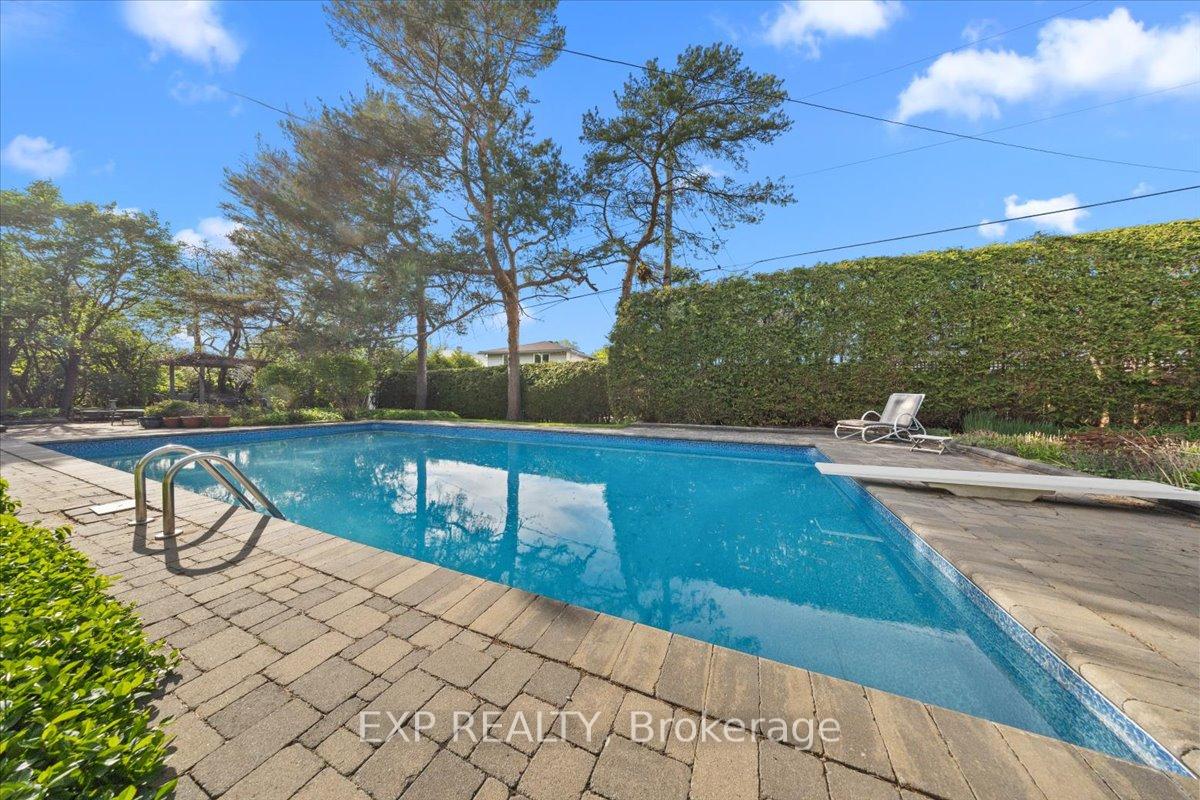 Photo 43 of 899 Dresden Crescent, Ottawa, Whitehaven — HOMEH
