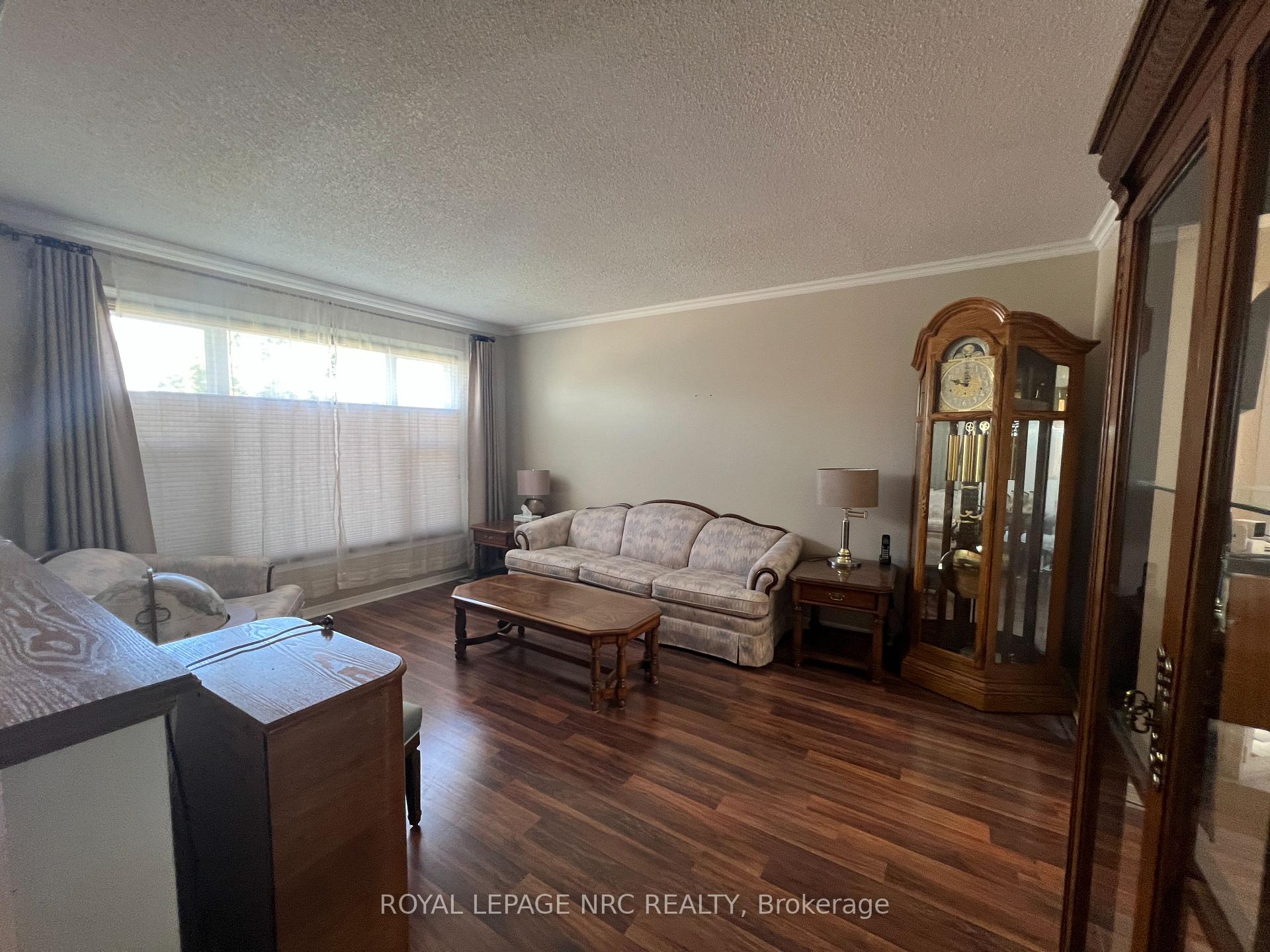 Photo 5 of 46 Andrea Drive, St. Catharines, Rykert/Vansickle — HOMEH