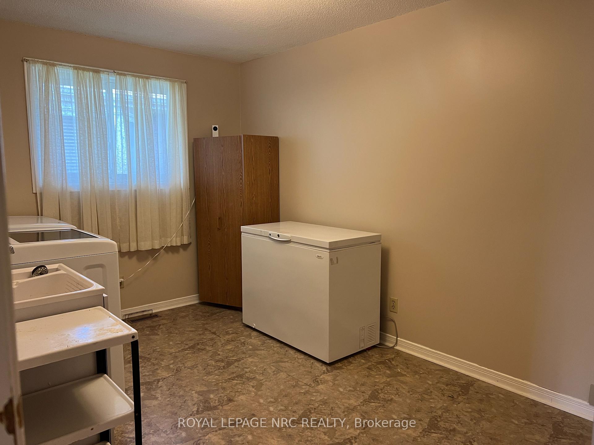 Photo 15 of 46 Andrea Drive, St. Catharines, Rykert/Vansickle — HOMEH