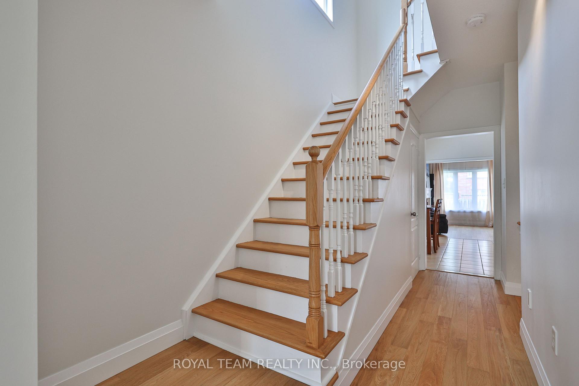 Photo 2 of 12 Spring Arbour Road, Vaughan, Patterson — HOMEH