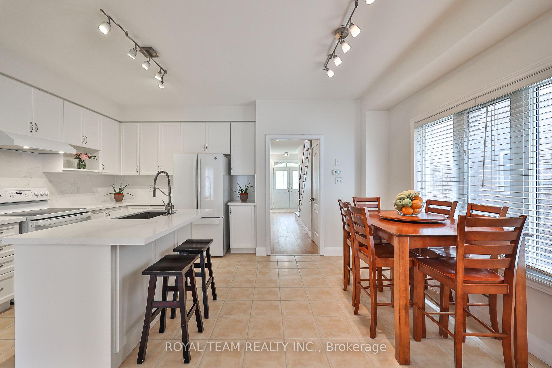 Photo 4 of 12 Spring Arbour Road, Vaughan, Patterson — HOMEH