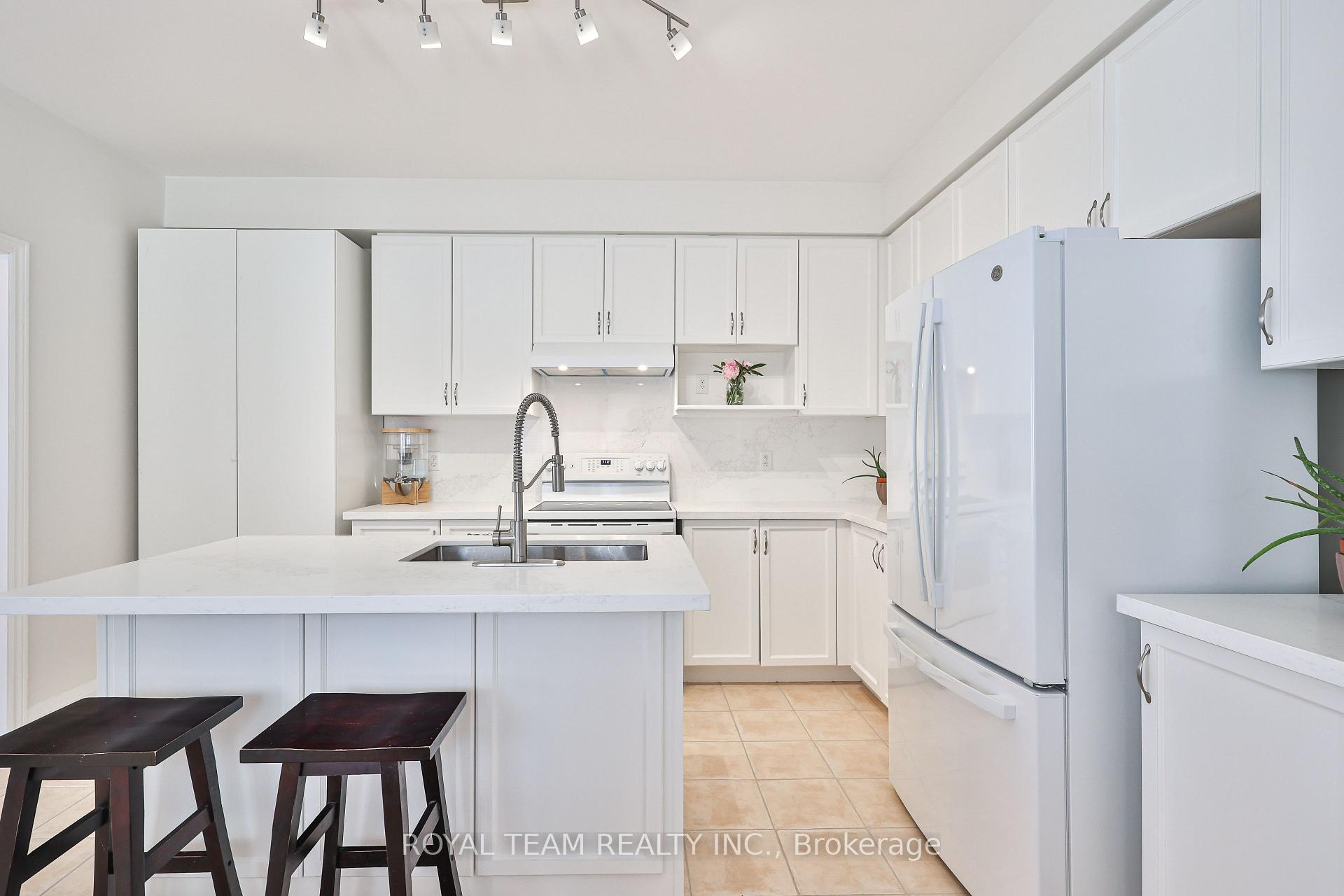 Photo 6 of 12 Spring Arbour Road, Vaughan, Patterson — HOMEH