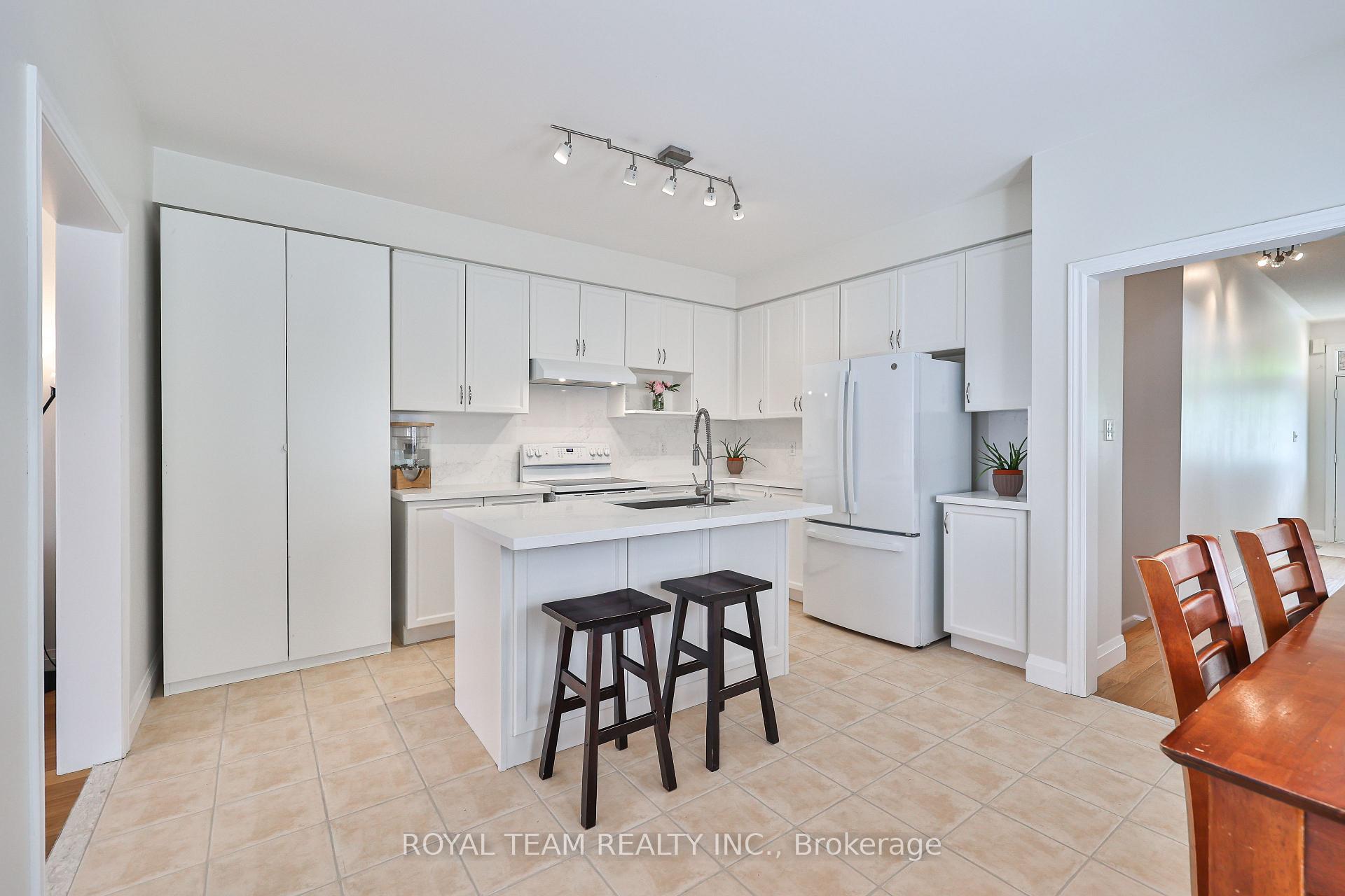Photo 7 of 12 Spring Arbour Road, Vaughan, Patterson — HOMEH