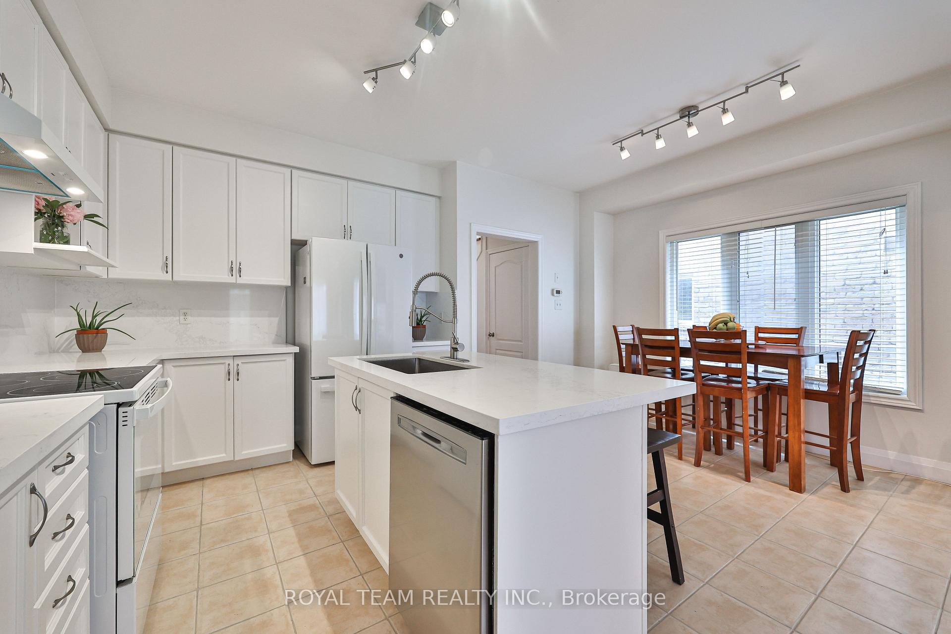 Photo 9 of 12 Spring Arbour Road, Vaughan, Patterson — HOMEH