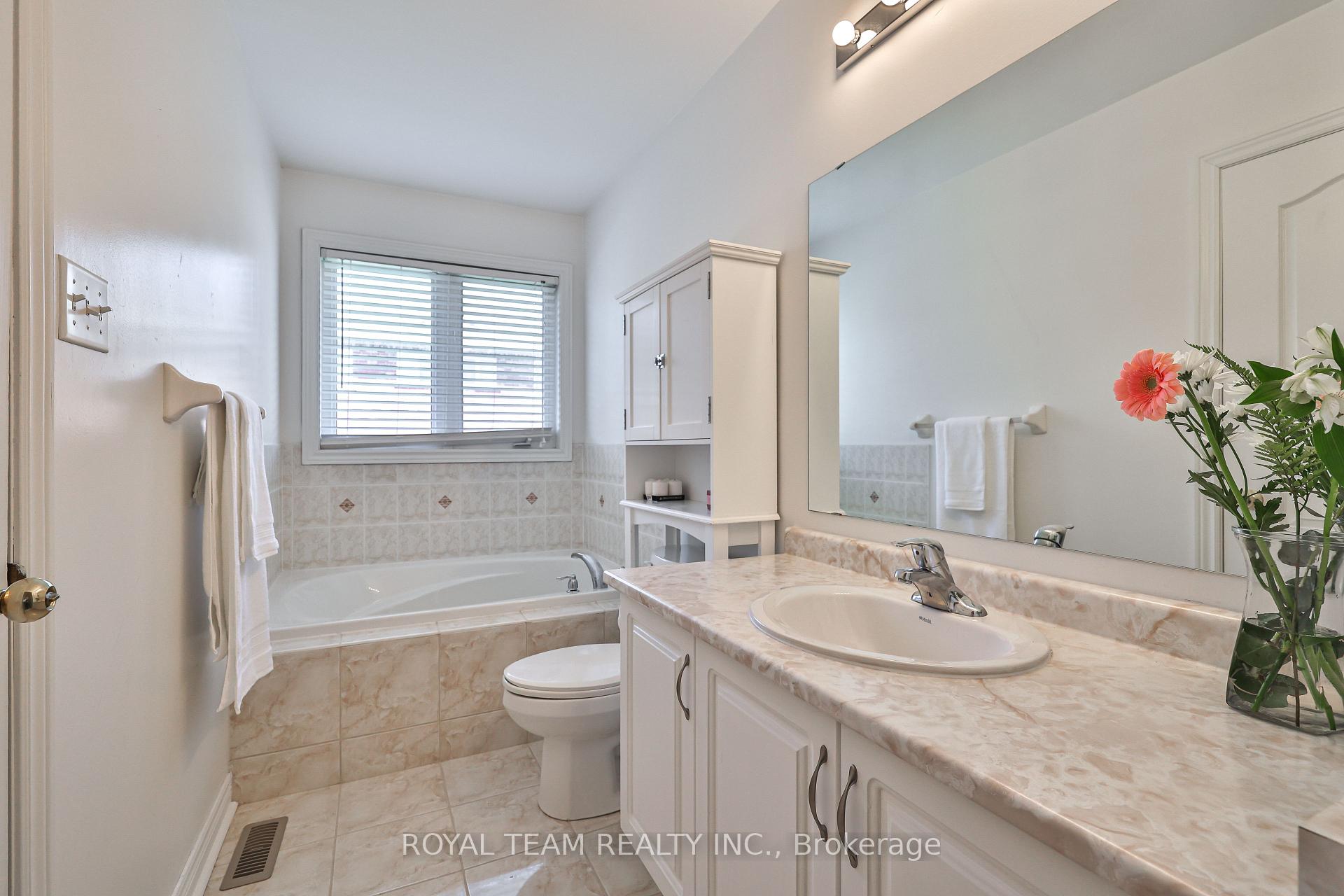 Photo 19 of 12 Spring Arbour Road, Vaughan, Patterson — HOMEH
