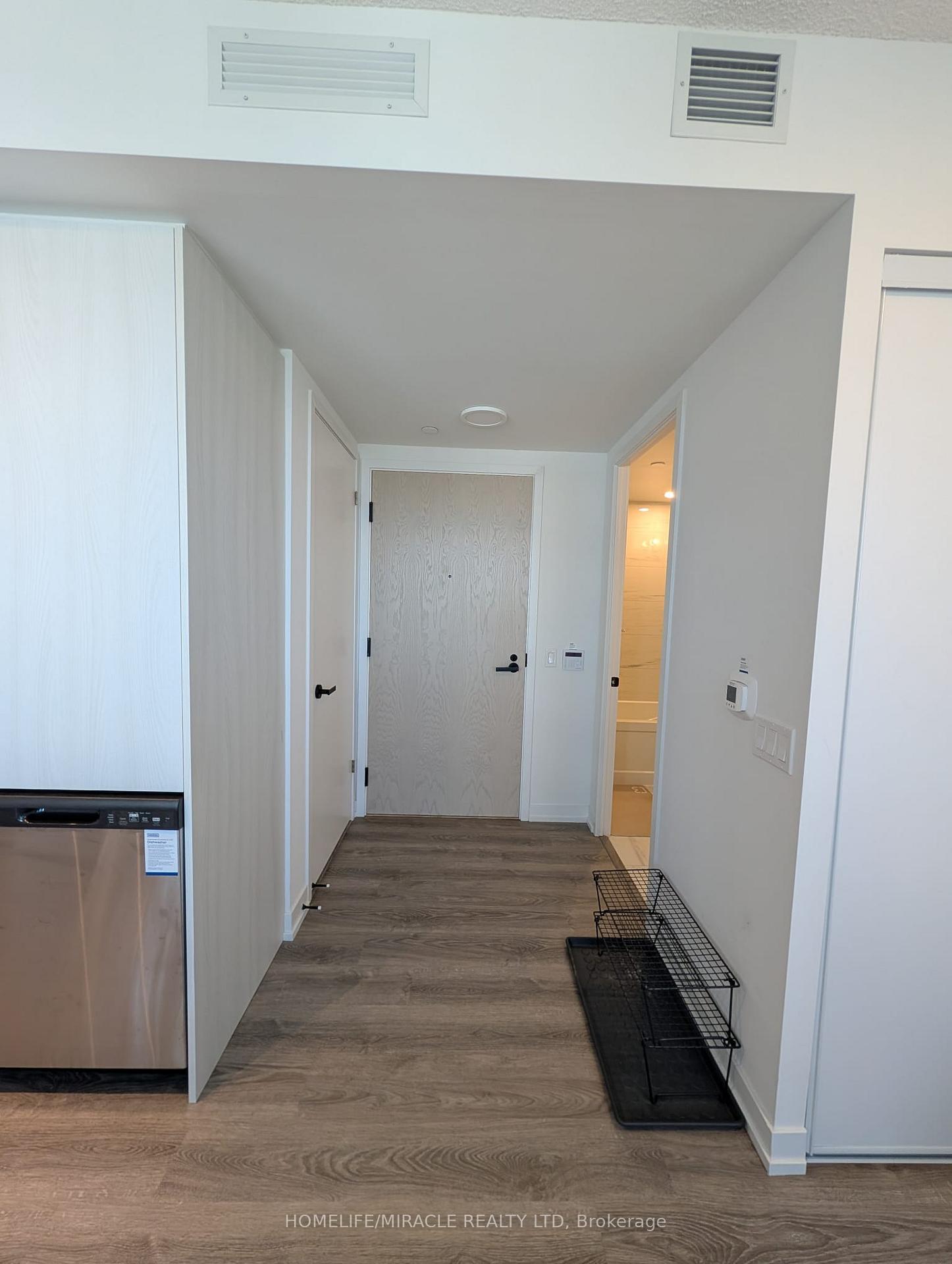Photo 4 of Unit 3912, 195 Commerce Street, Vaughan, Vaughan Corporate Centre — HOMEH
