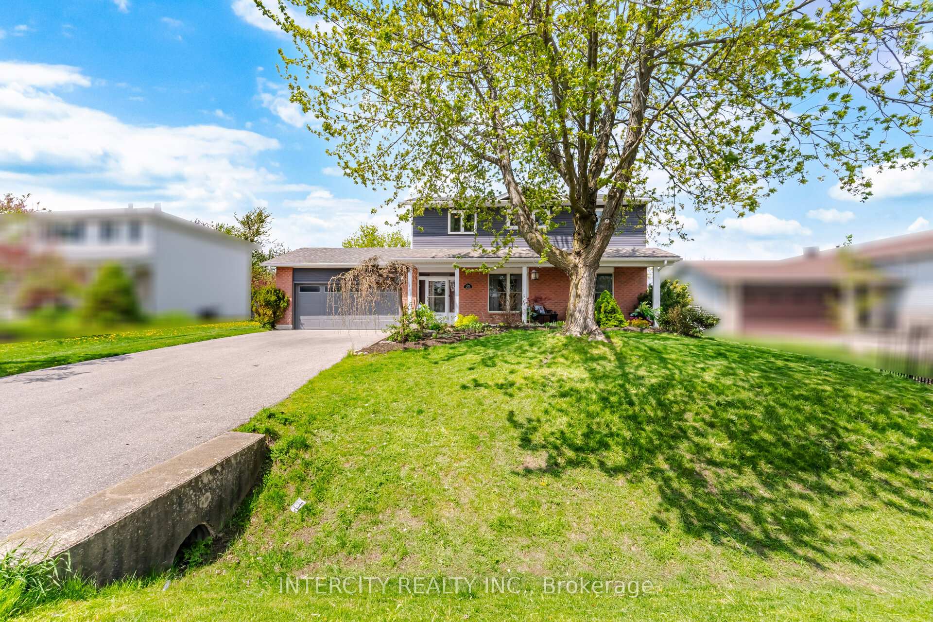 Photo 2 of 2262 Webb Street, Innisfil, Stroud — HOMEH