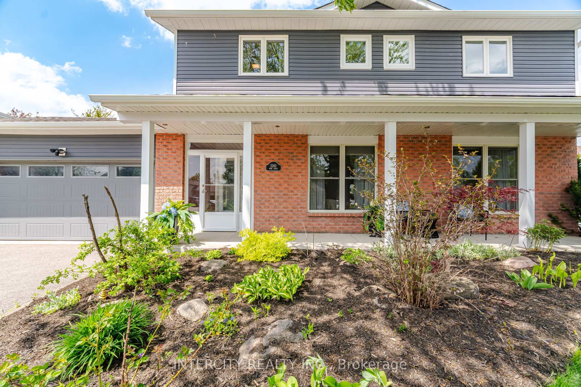 Photo 3 of 2262 Webb Street, Innisfil, Stroud — HOMEH