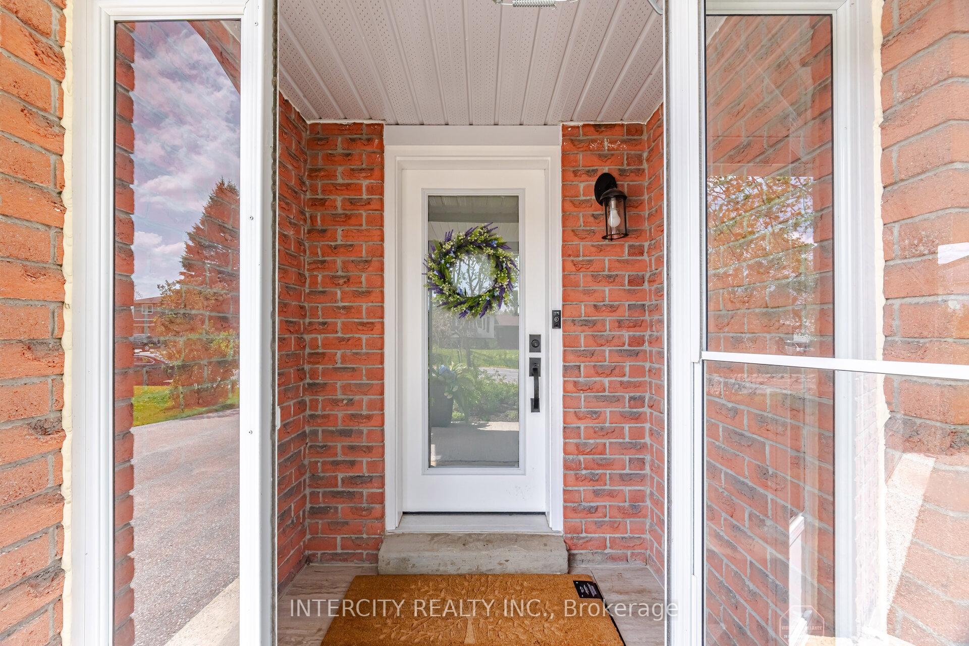 Photo 4 of 2262 Webb Street, Innisfil, Stroud — HOMEH