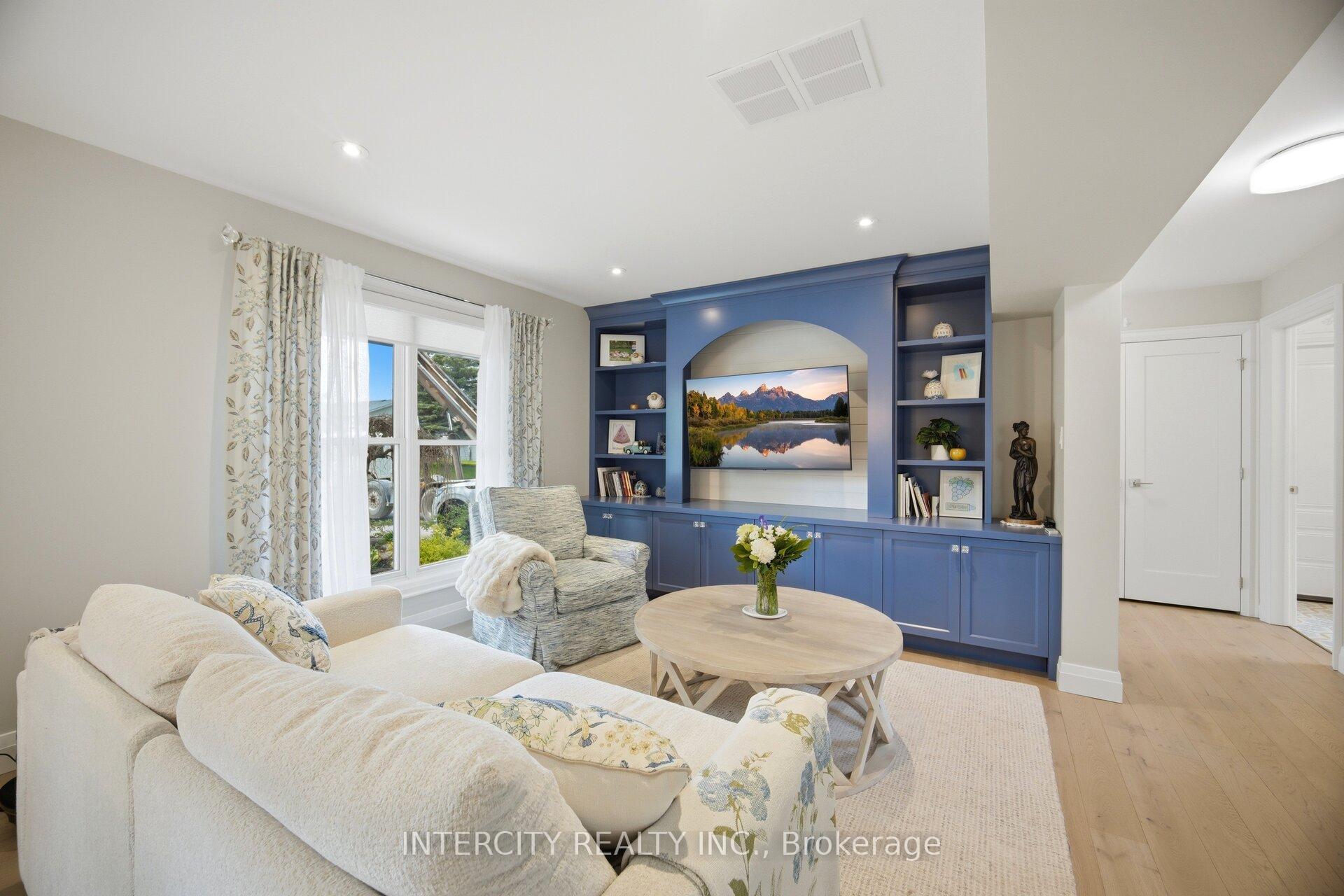 Photo 8 of 2262 Webb Street, Innisfil, Stroud — HOMEH