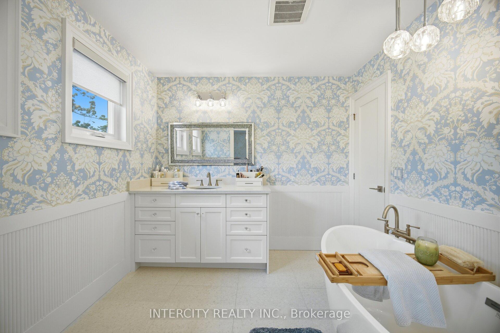Photo 32 of 2262 Webb Street, Innisfil, Stroud — HOMEH