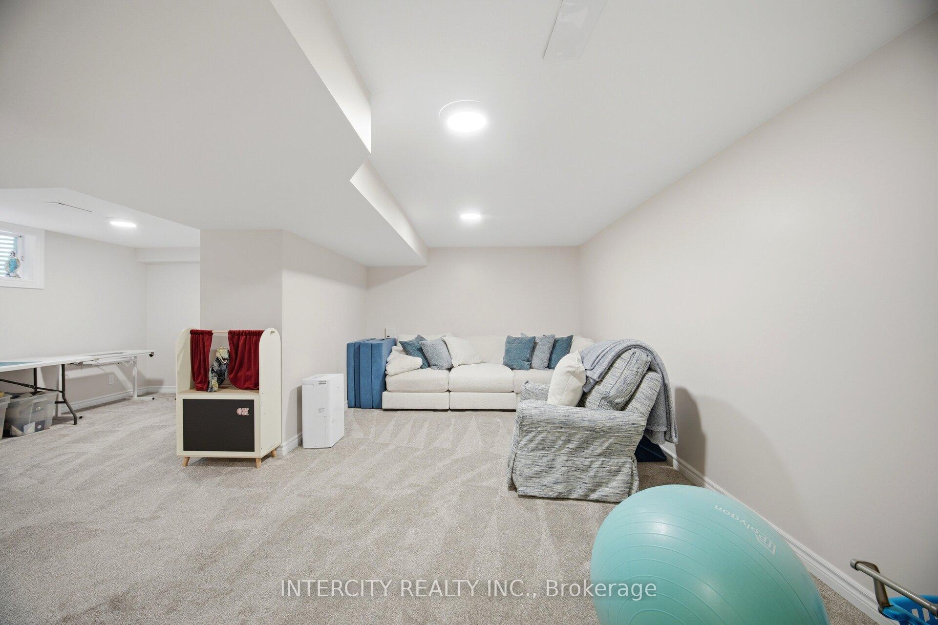 Photo 34 of 2262 Webb Street, Innisfil, Stroud — HOMEH