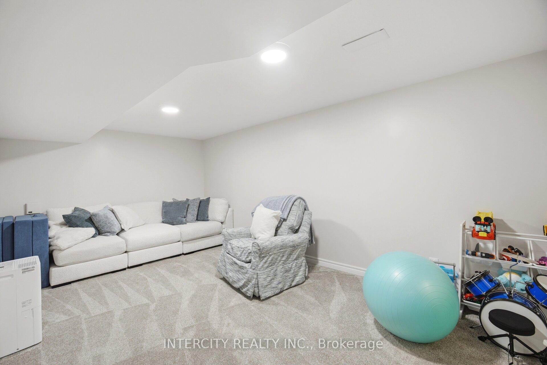 Photo 35 of 2262 Webb Street, Innisfil, Stroud — HOMEH
