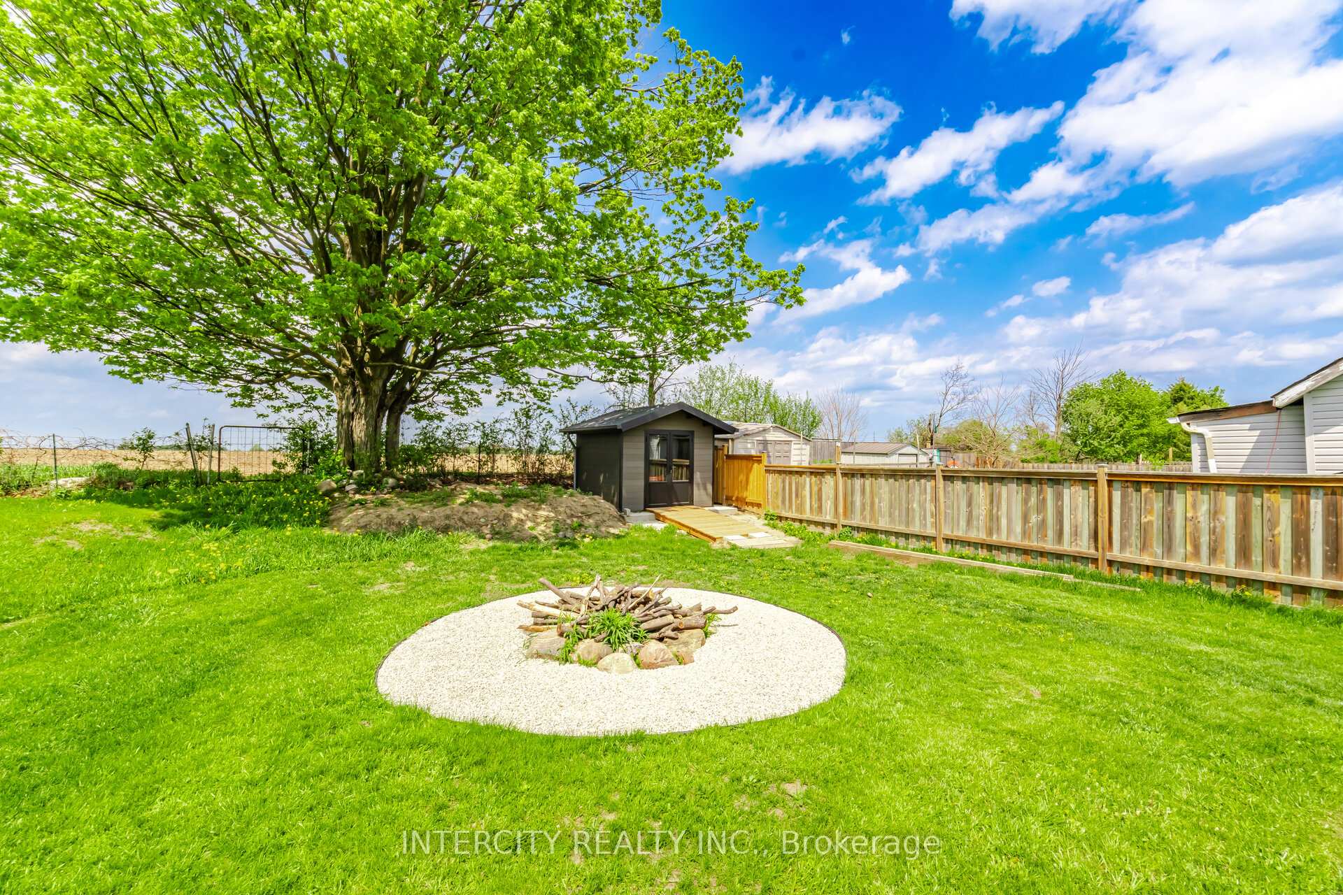 Photo 48 of 2262 Webb Street, Innisfil, Stroud — HOMEH