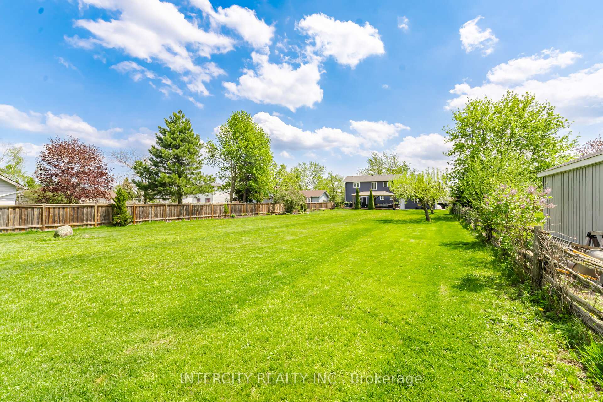 Photo 49 of 2262 Webb Street, Innisfil, Stroud — HOMEH