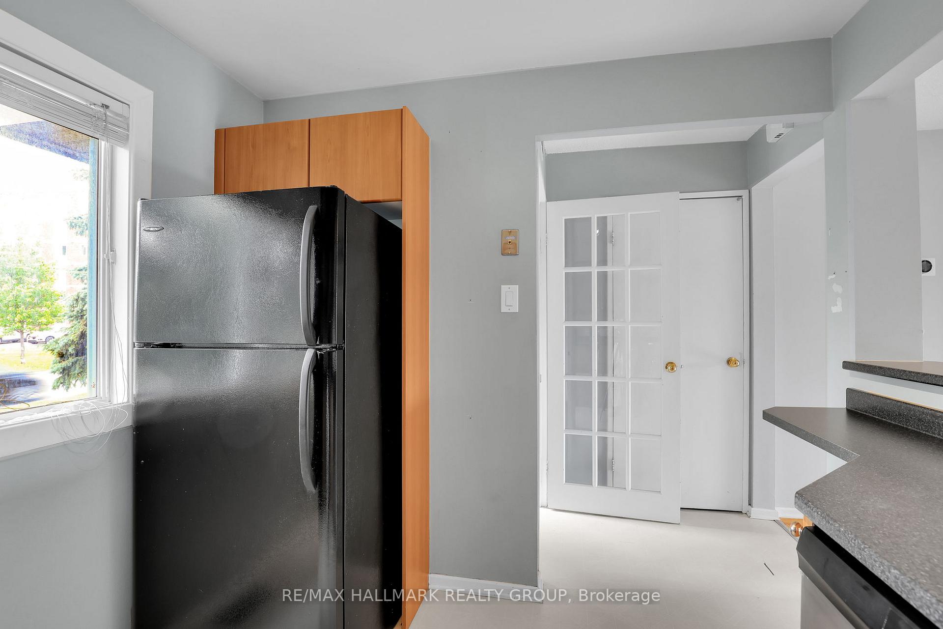 Photo 5 of 2912 Fairlea Crescent, Ottawa, Heron Gate/Industrial Park — HOMEH