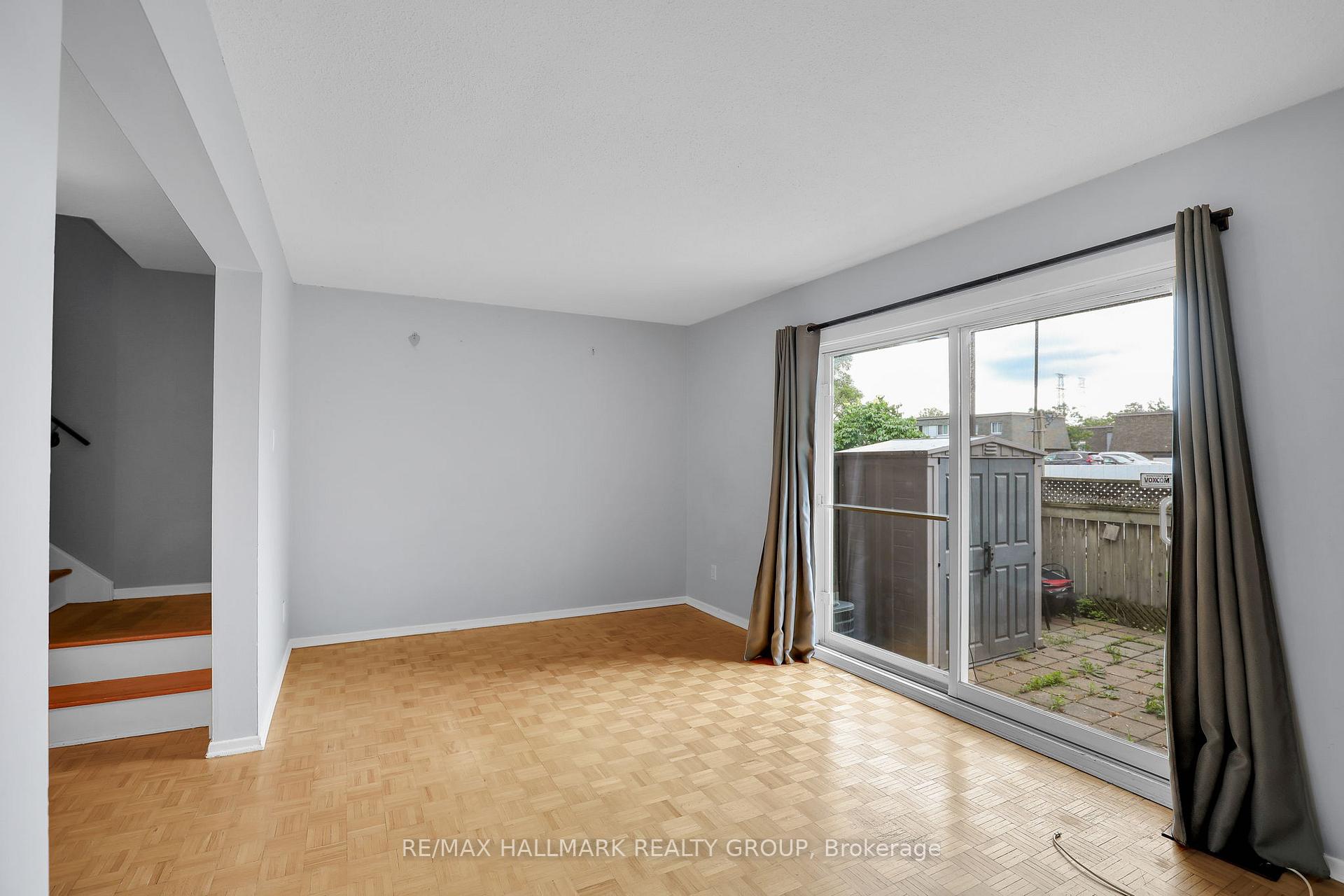 Photo 7 of 2912 Fairlea Crescent, Ottawa, Heron Gate/Industrial Park — HOMEH