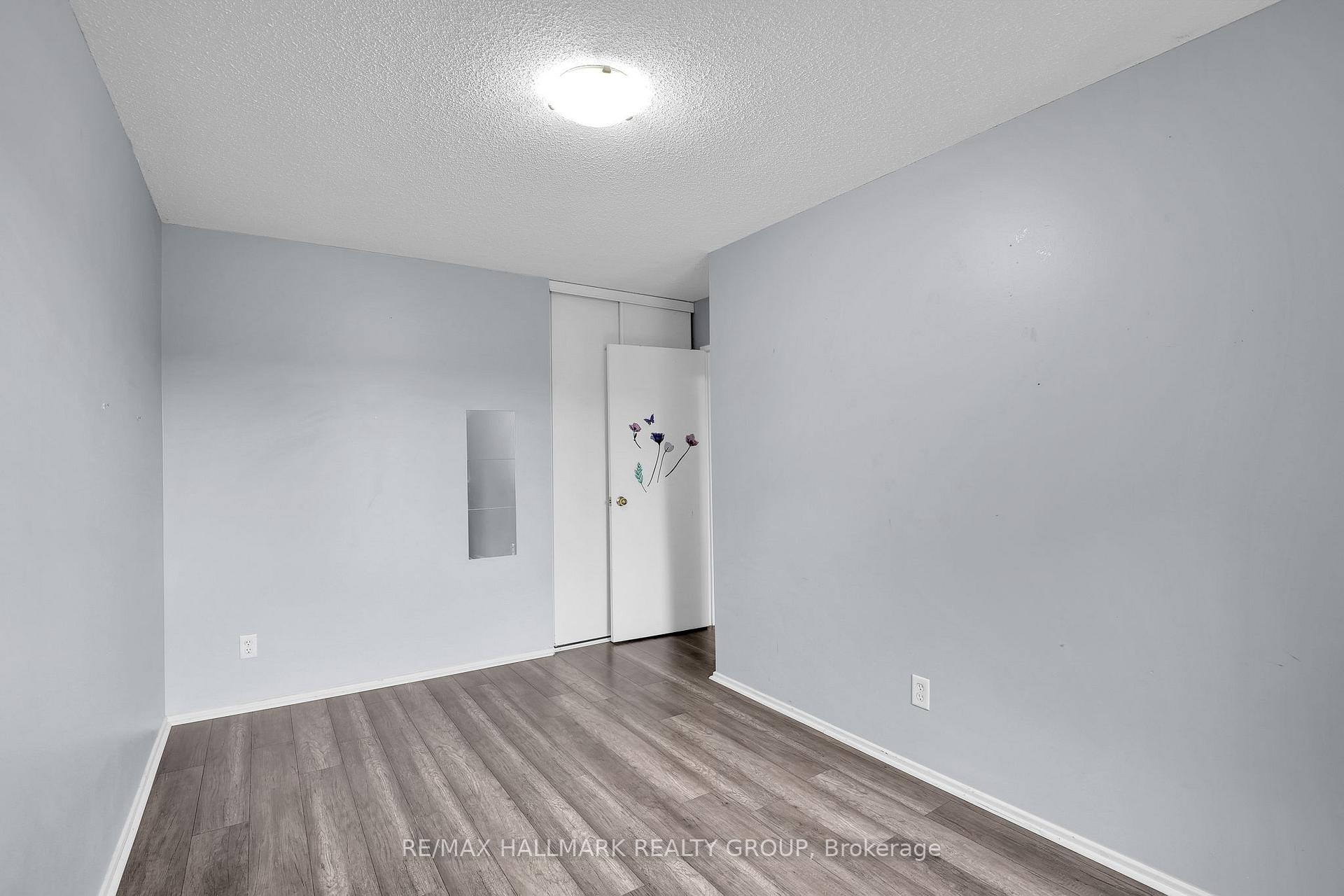 Photo 14 of 2912 Fairlea Crescent, Ottawa, Heron Gate/Industrial Park — HOMEH