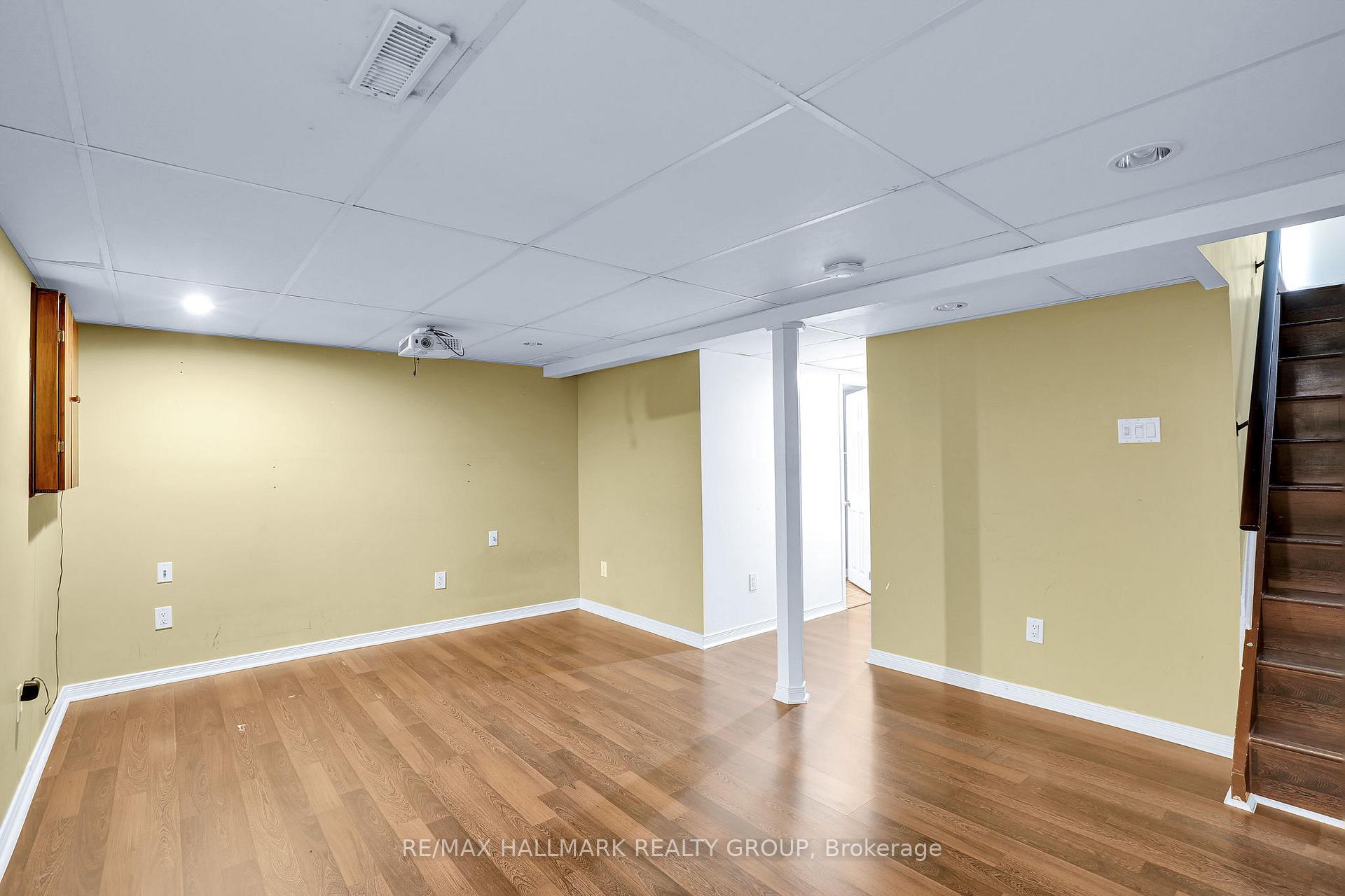 Photo 19 of 2912 Fairlea Crescent, Ottawa, Heron Gate/Industrial Park — HOMEH