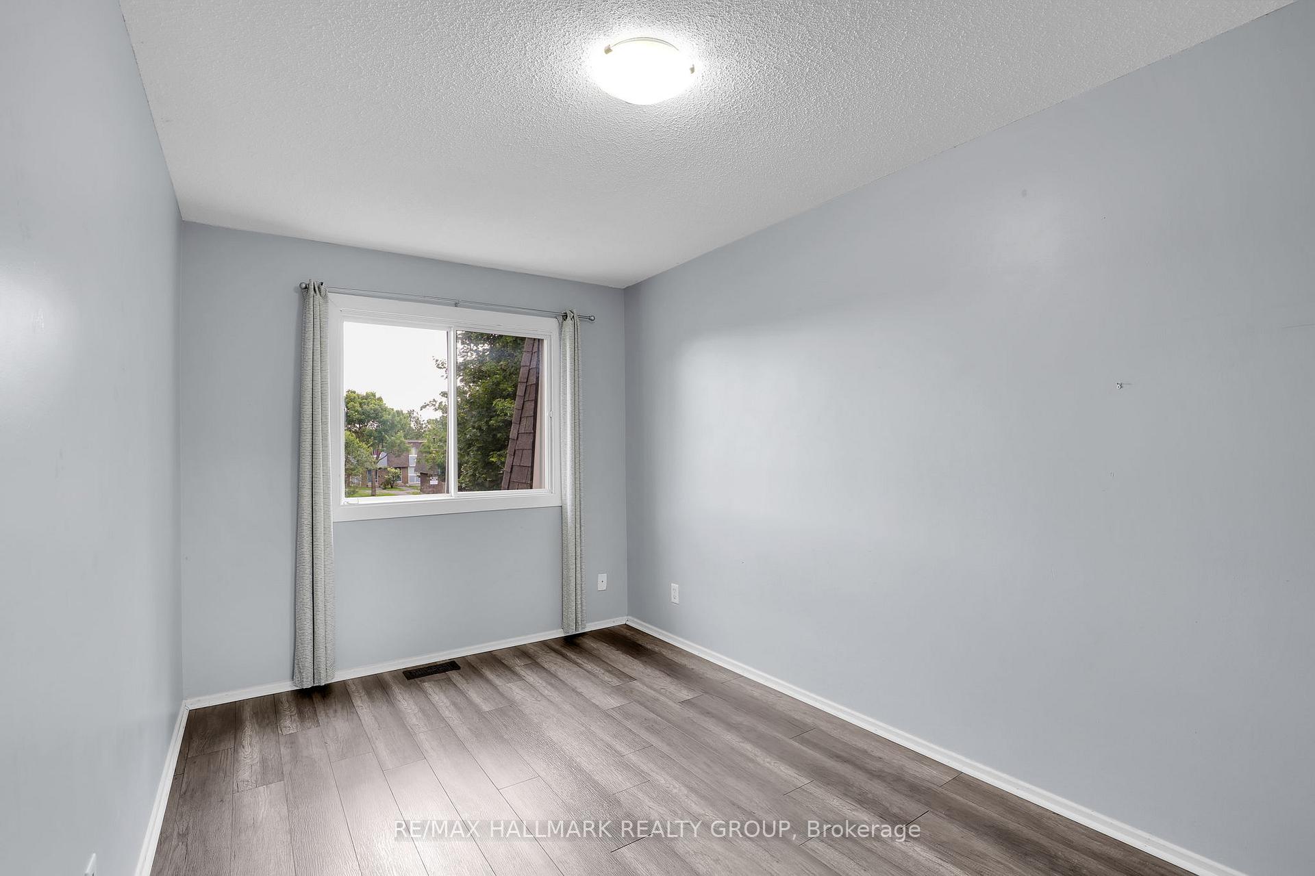 Photo 25 of 2912 Fairlea Crescent, Ottawa, Heron Gate/Industrial Park — HOMEH