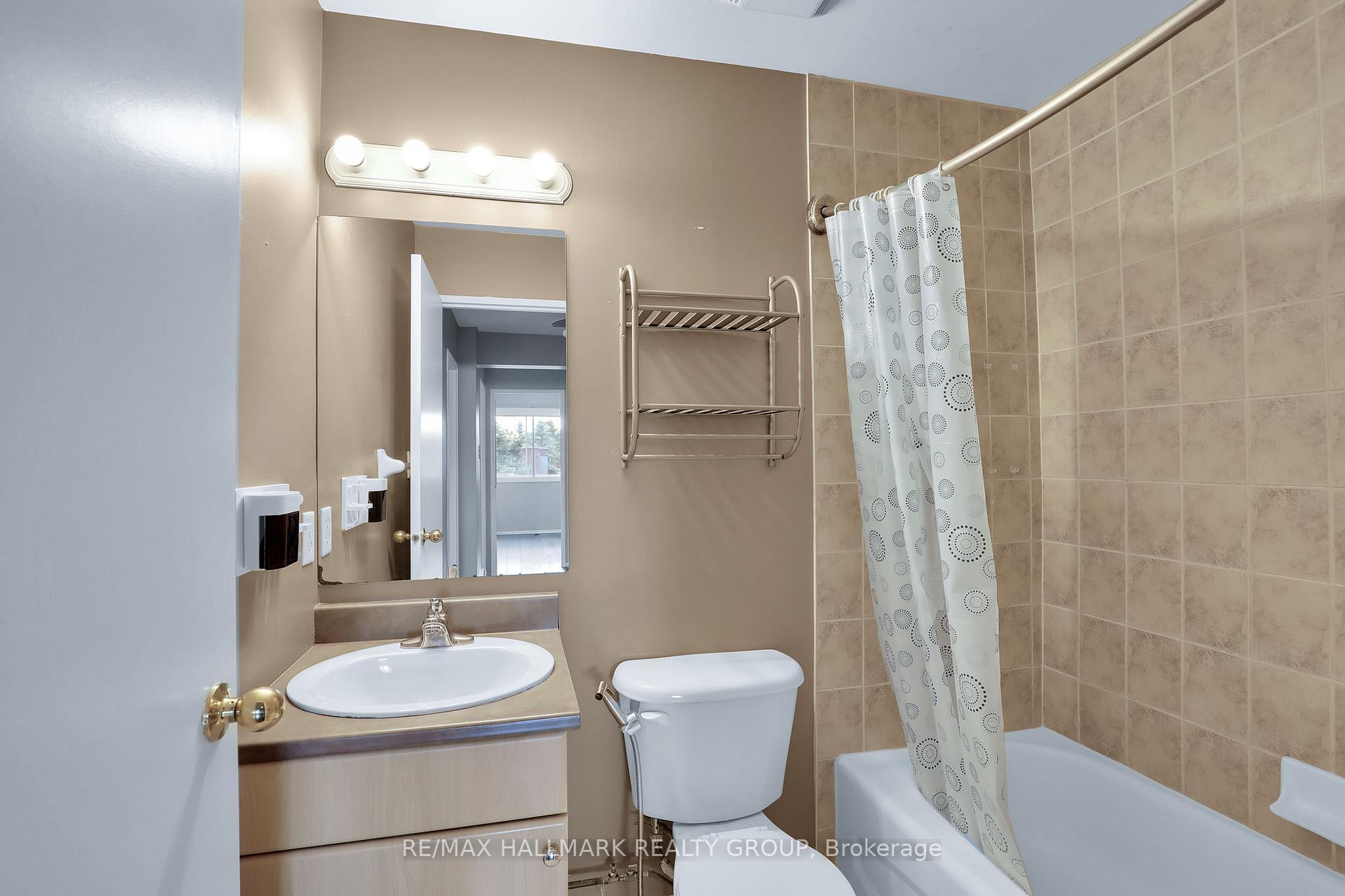 Photo 26 of 2912 Fairlea Crescent, Ottawa, Heron Gate/Industrial Park — HOMEH