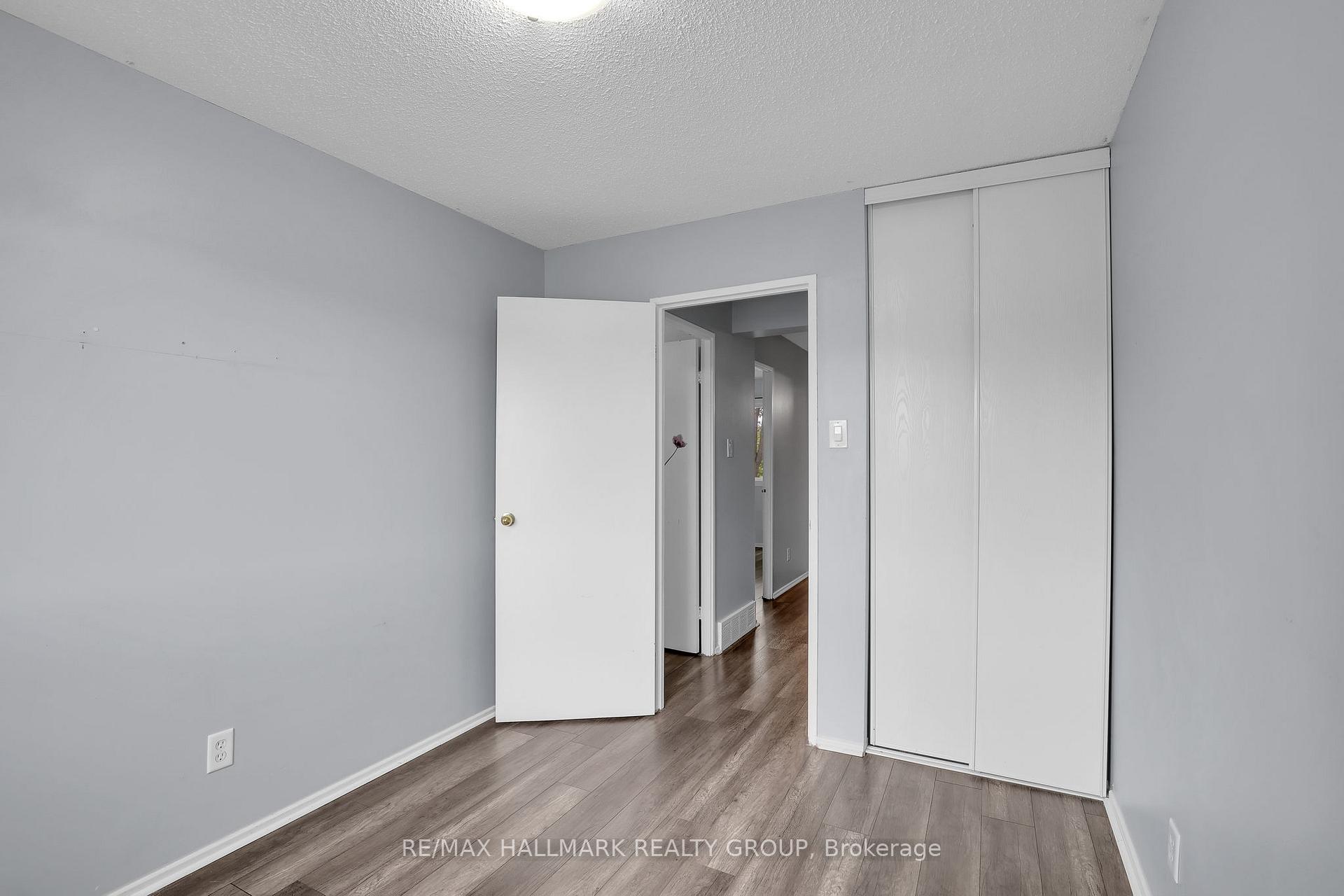Photo 27 of 2912 Fairlea Crescent, Ottawa, Heron Gate/Industrial Park — HOMEH