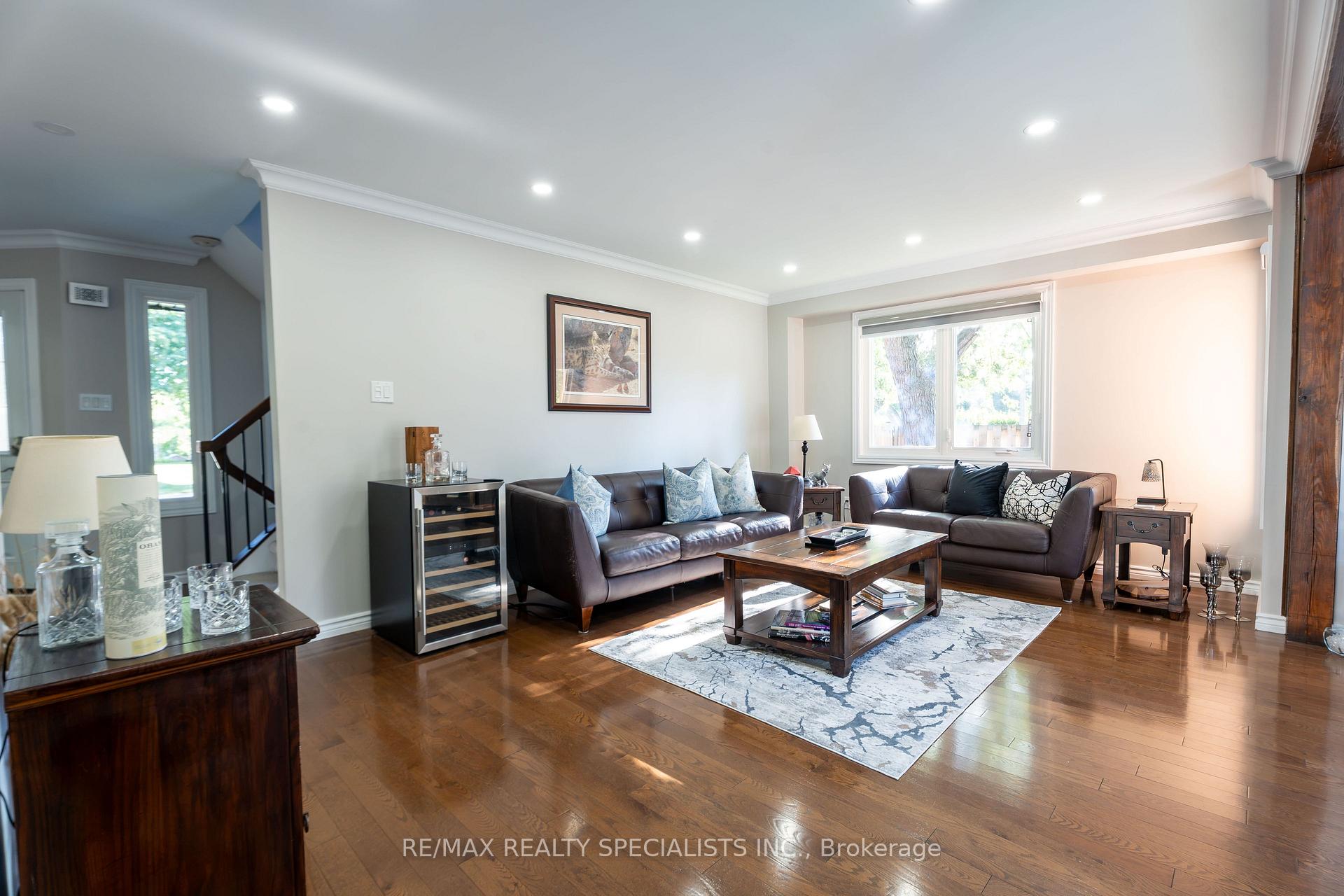 Photo 4 of 39 Parkside Drive, Brampton, Brampton South — HOMEH