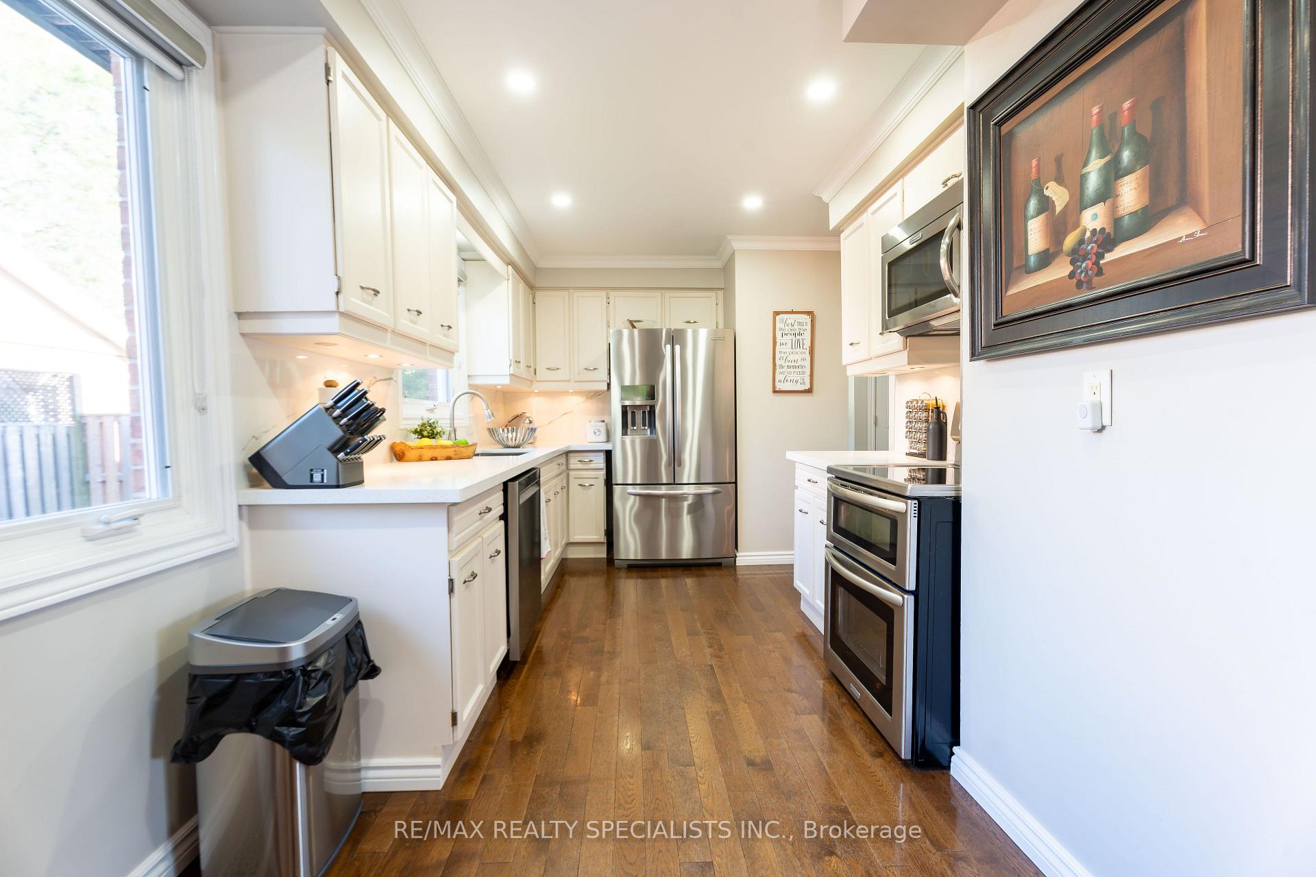 Photo 7 of 39 Parkside Drive, Brampton, Brampton South — HOMEH