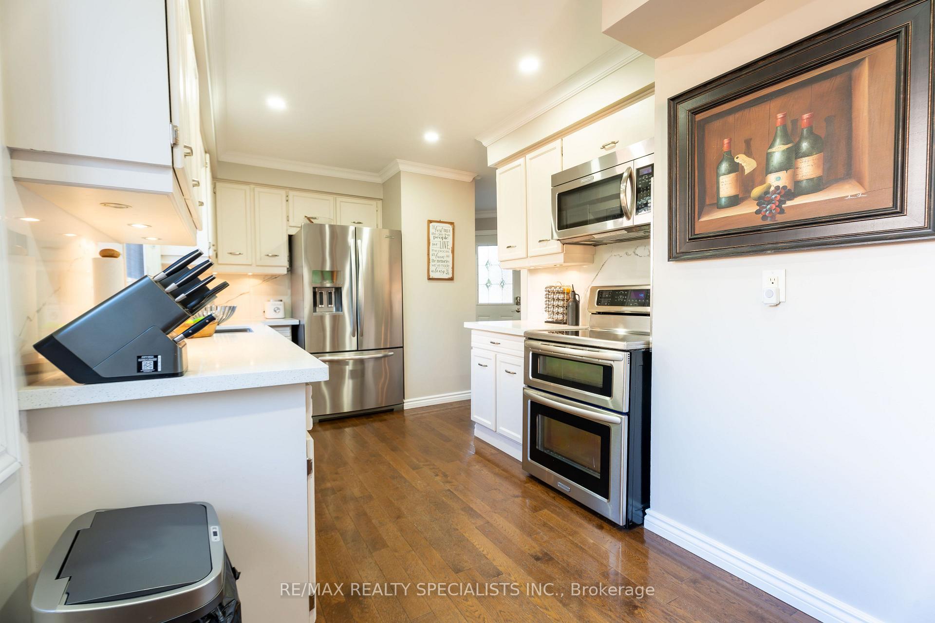 Photo 8 of 39 Parkside Drive, Brampton, Brampton South — HOMEH