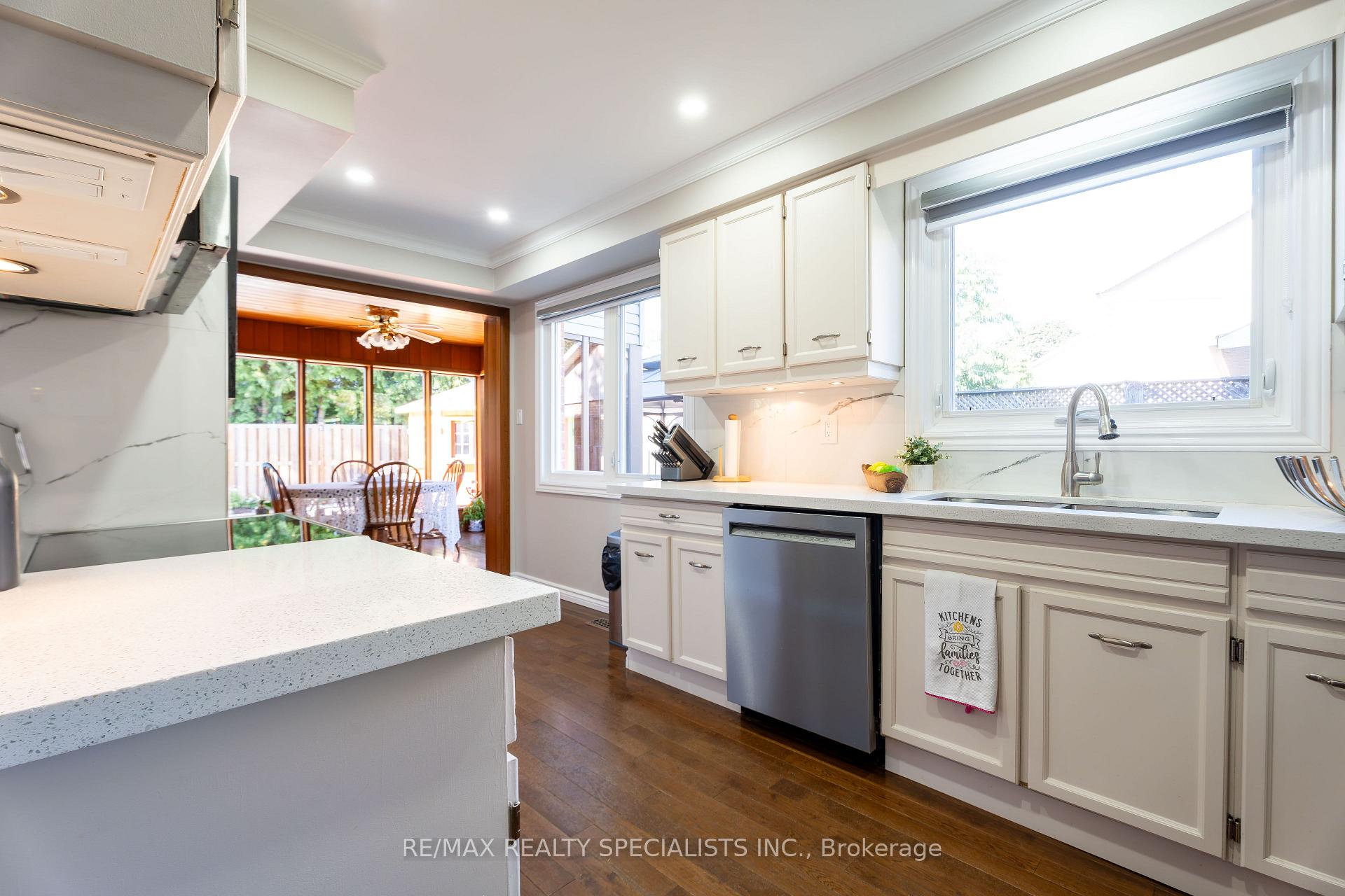 Photo 9 of 39 Parkside Drive, Brampton, Brampton South — HOMEH