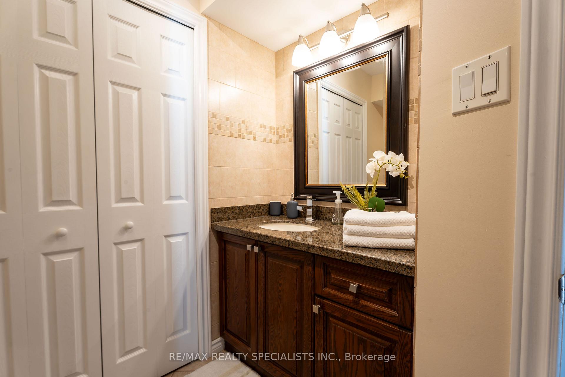 Photo 27 of 39 Parkside Drive, Brampton, Brampton South — HOMEH