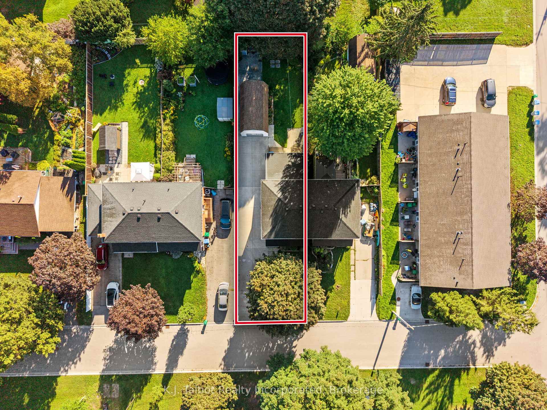 Photo 3 of 239 Tilt Street, Goderich, Goderich (Town) — HOMEH