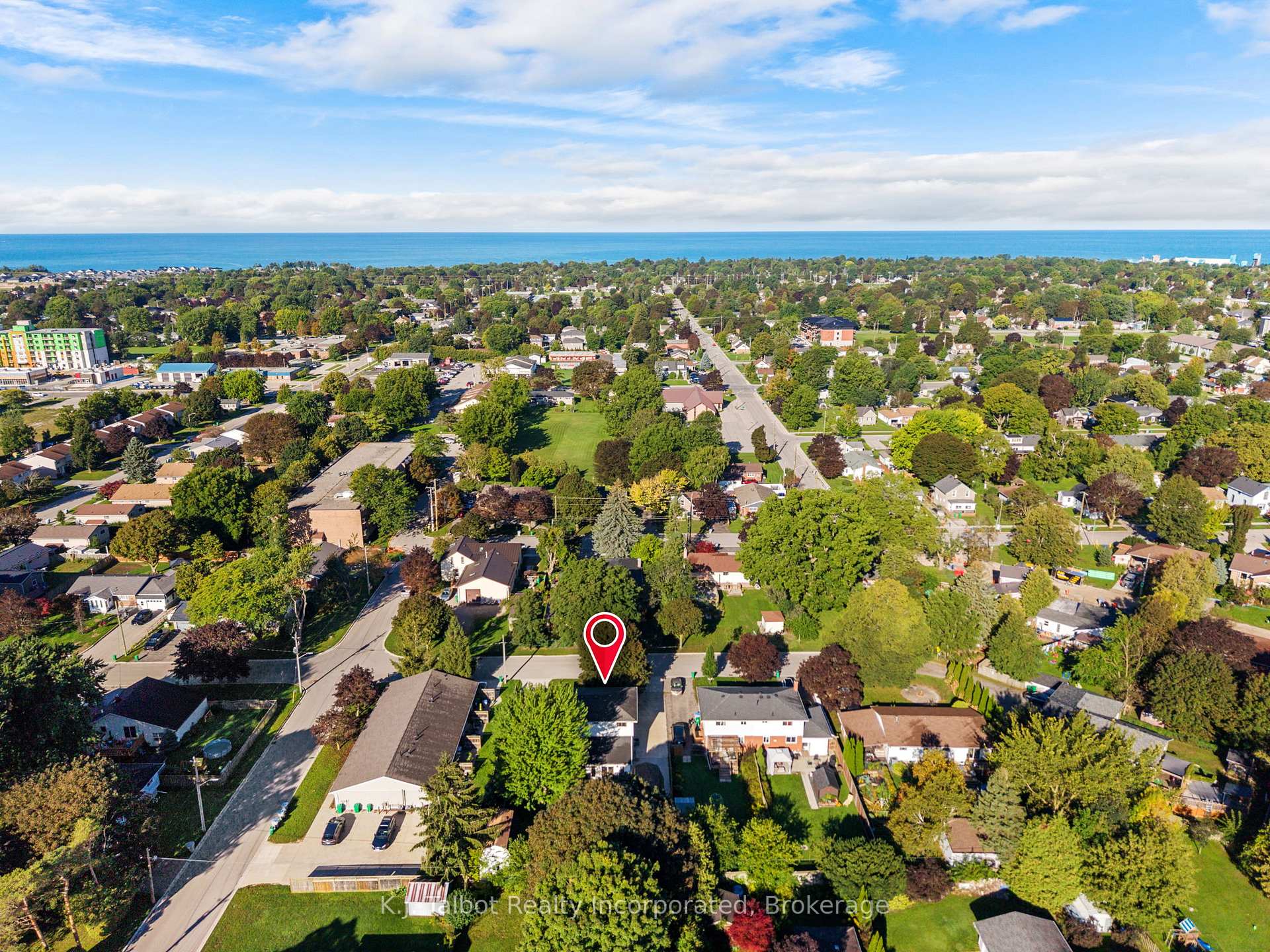 Photo 4 of 239 Tilt Street, Goderich, Goderich (Town) — HOMEH
