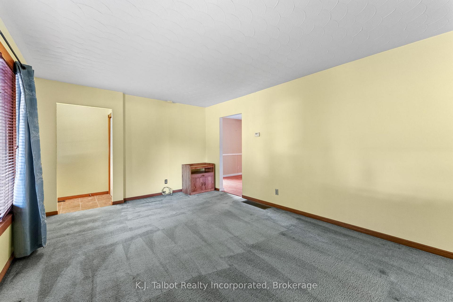 Photo 9 of 239 Tilt Street, Goderich, Goderich (Town) — HOMEH
