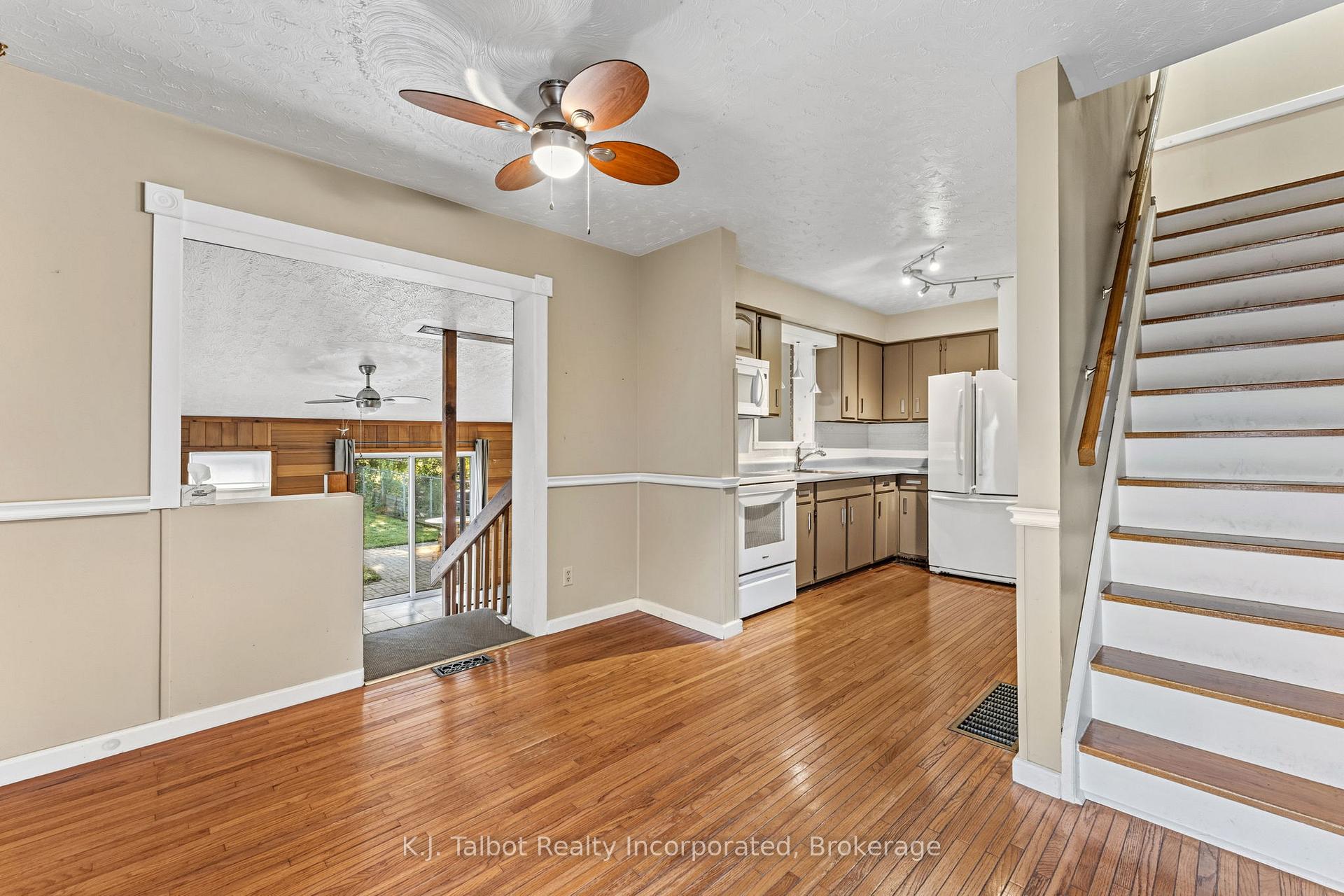 Photo 12 of 239 Tilt Street, Goderich, Goderich (Town) — HOMEH