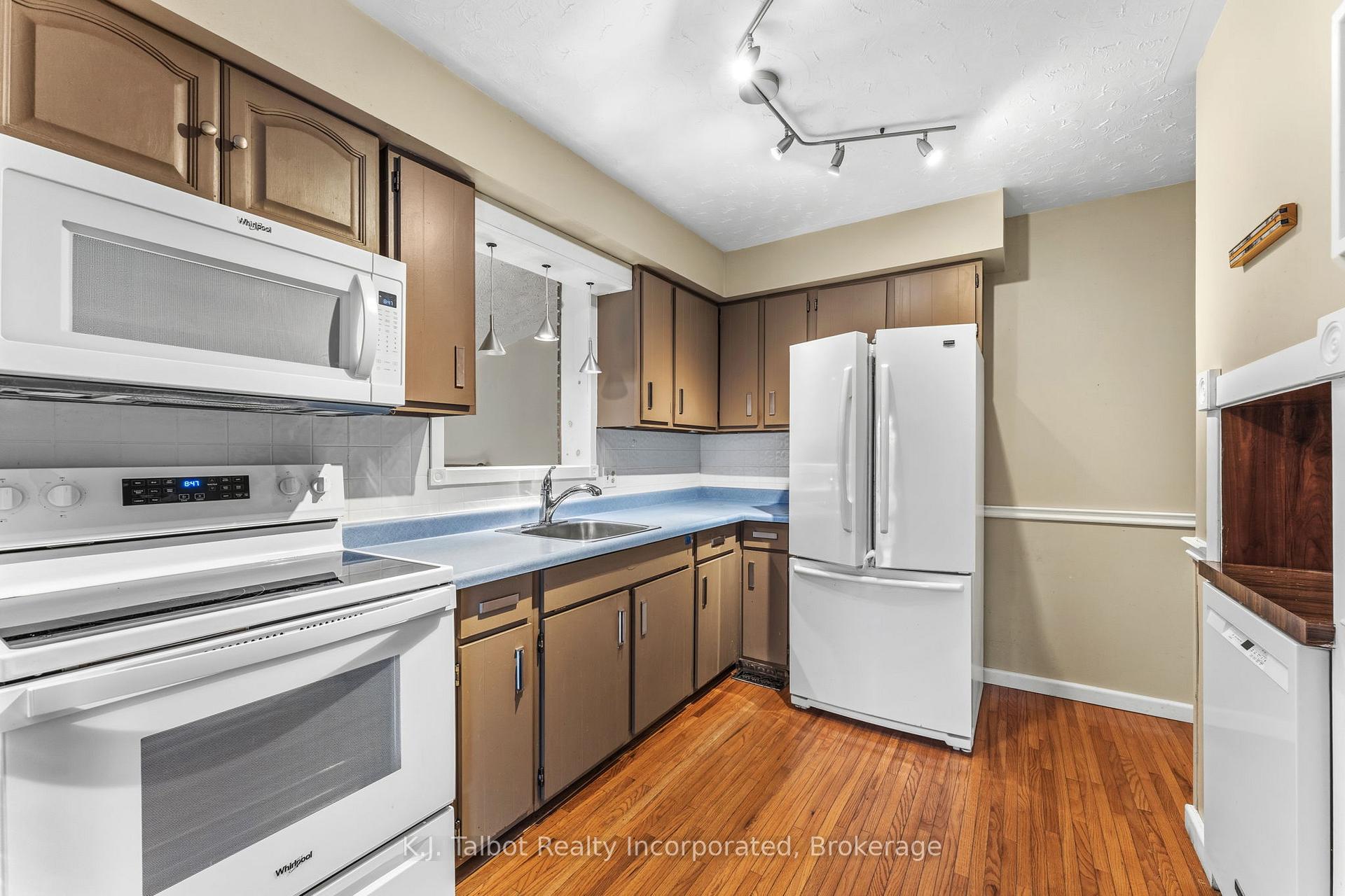 Photo 13 of 239 Tilt Street, Goderich, Goderich (Town) — HOMEH