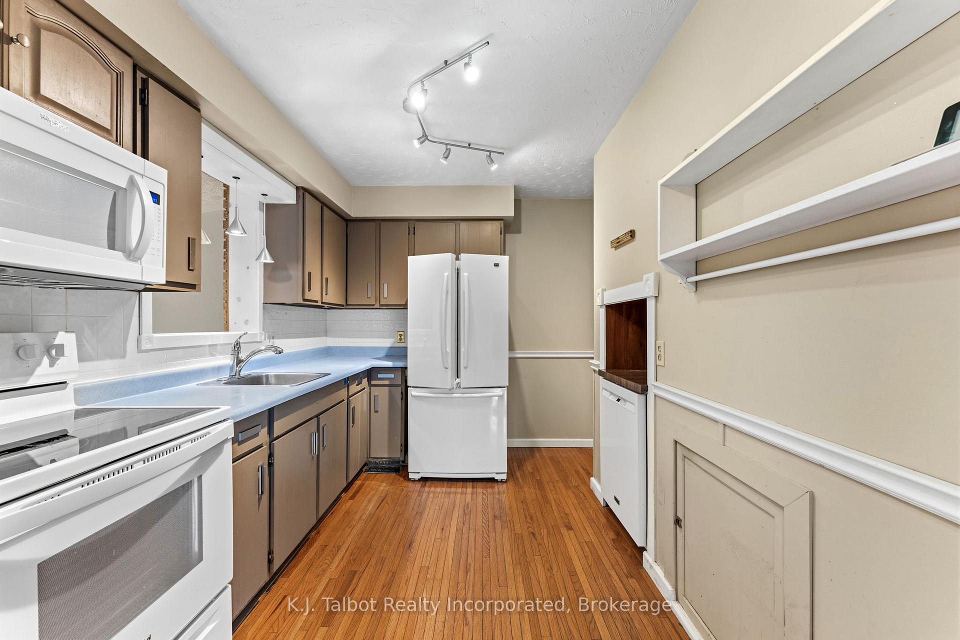 Photo 14 of 239 Tilt Street, Goderich, Goderich (Town) — HOMEH
