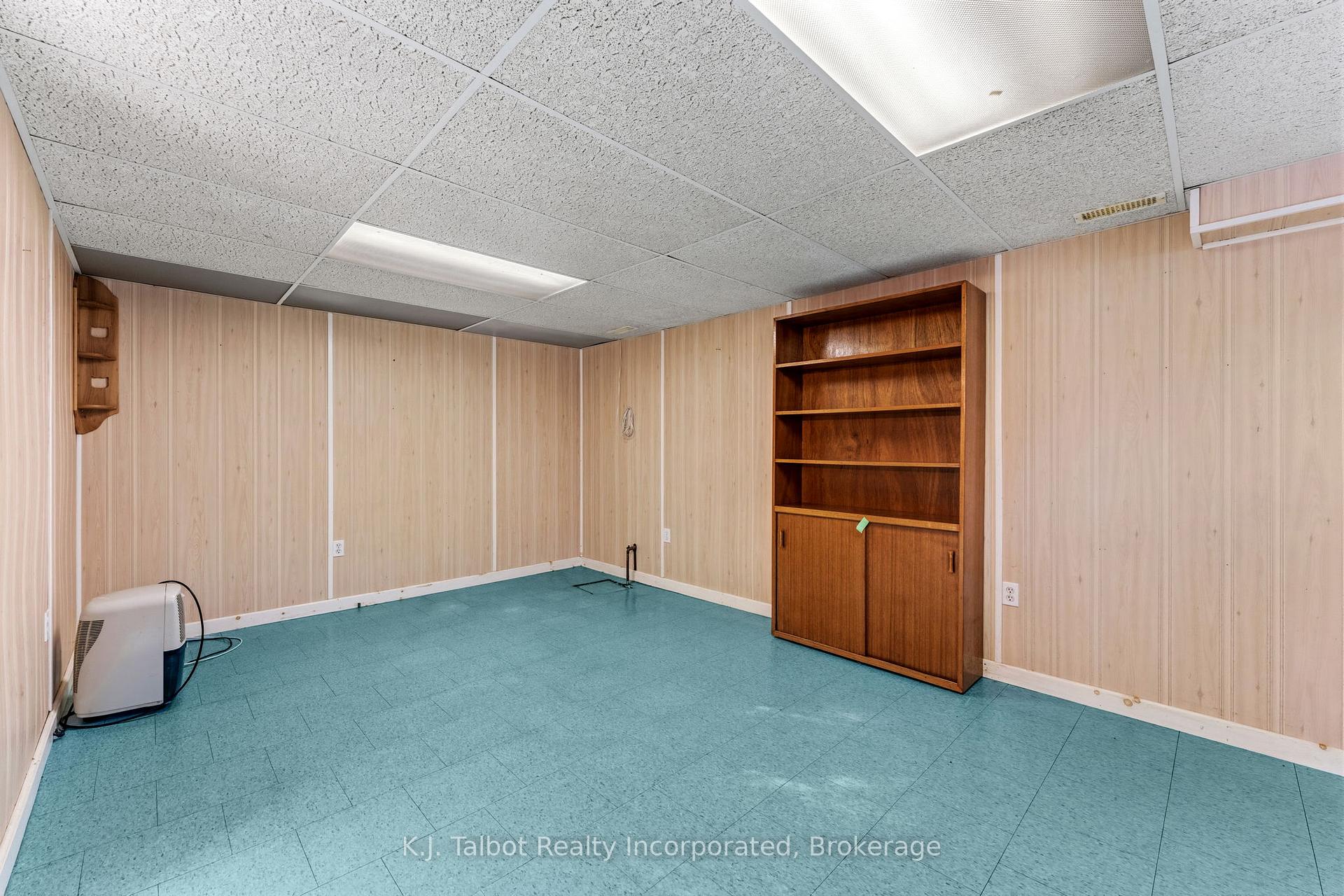 Photo 20 of 239 Tilt Street, Goderich, Goderich (Town) — HOMEH
