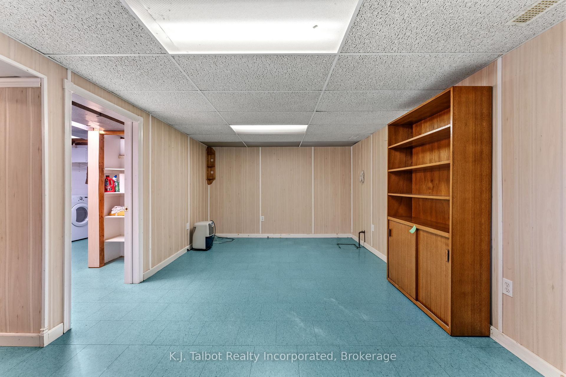 Photo 21 of 239 Tilt Street, Goderich, Goderich (Town) — HOMEH
