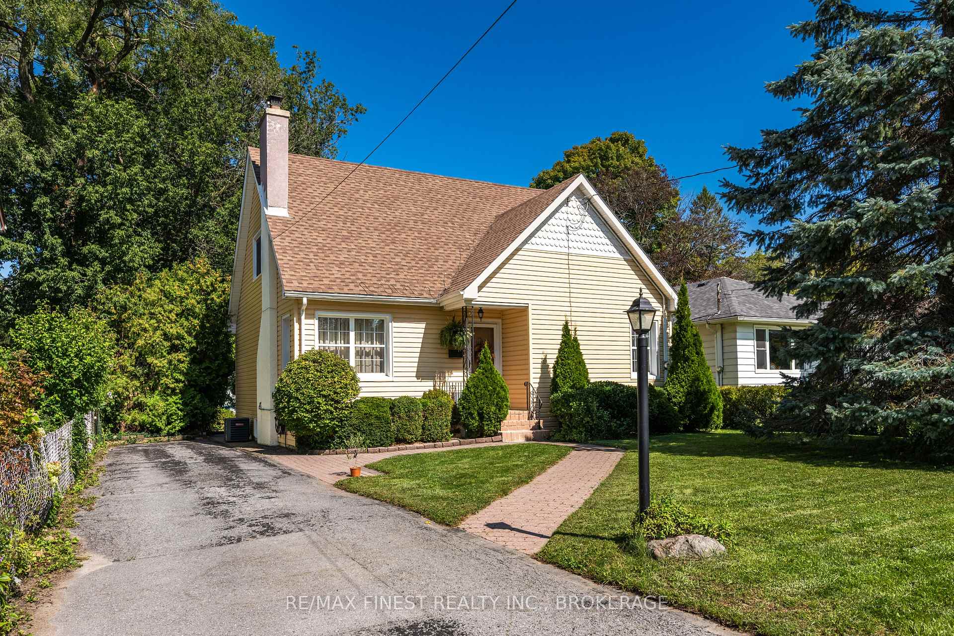 Photo 2 of 15 Alexander Street, Kingston, West of Sir John A. Blvd — HOMEH