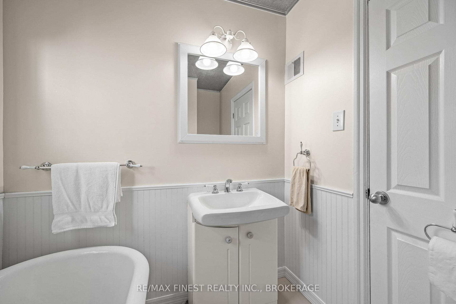 Photo 18 of 15 Alexander Street, Kingston, West of Sir John A. Blvd — HOMEH