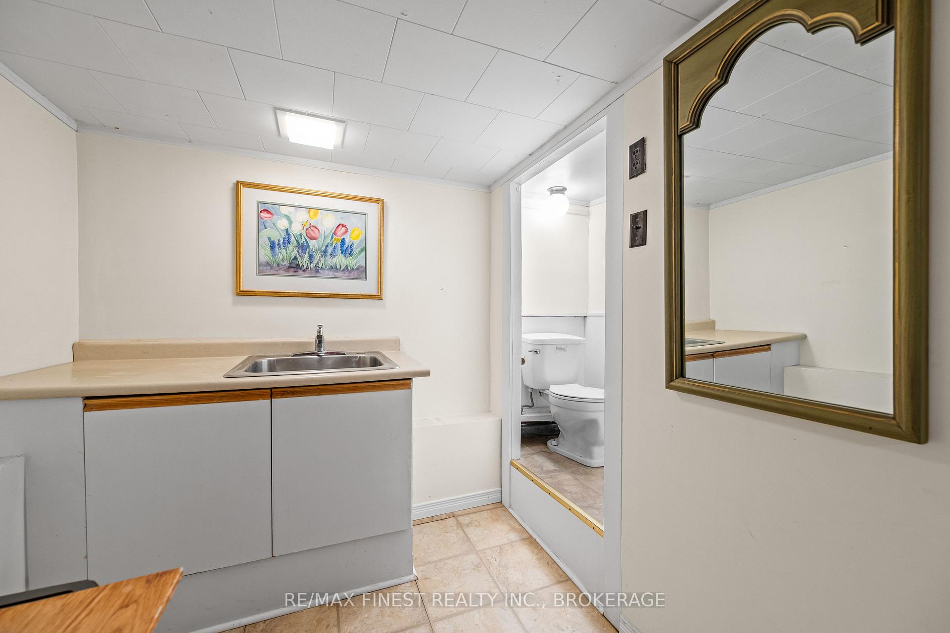 Photo 33 of 15 Alexander Street, Kingston, West of Sir John A. Blvd — HOMEH