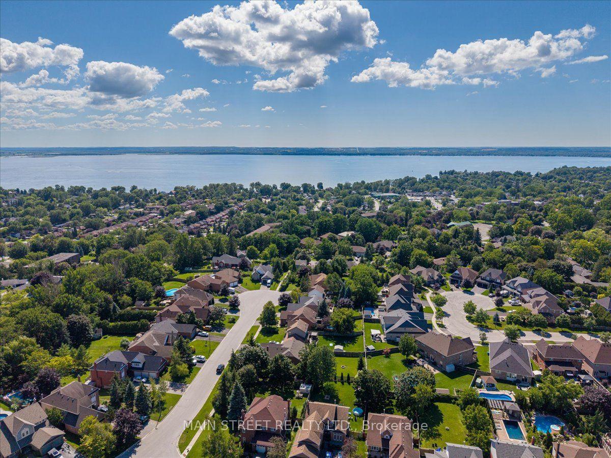 Photo 2 of 49 Circle Ridge Drive, Georgina, Keswick North — HOMEH