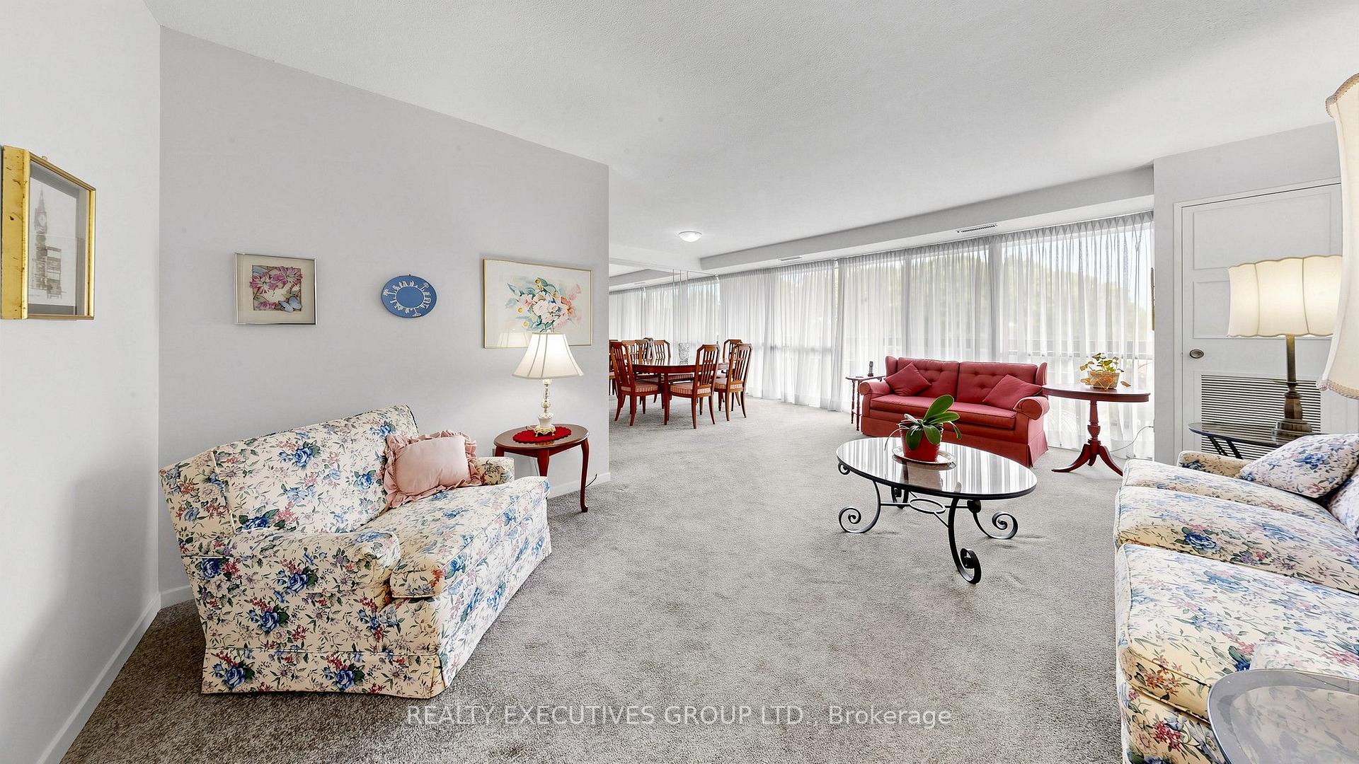 Photo 4 of Unit 206, 8111 Yonge Street, Markham, Royal Orchard — HOMEH