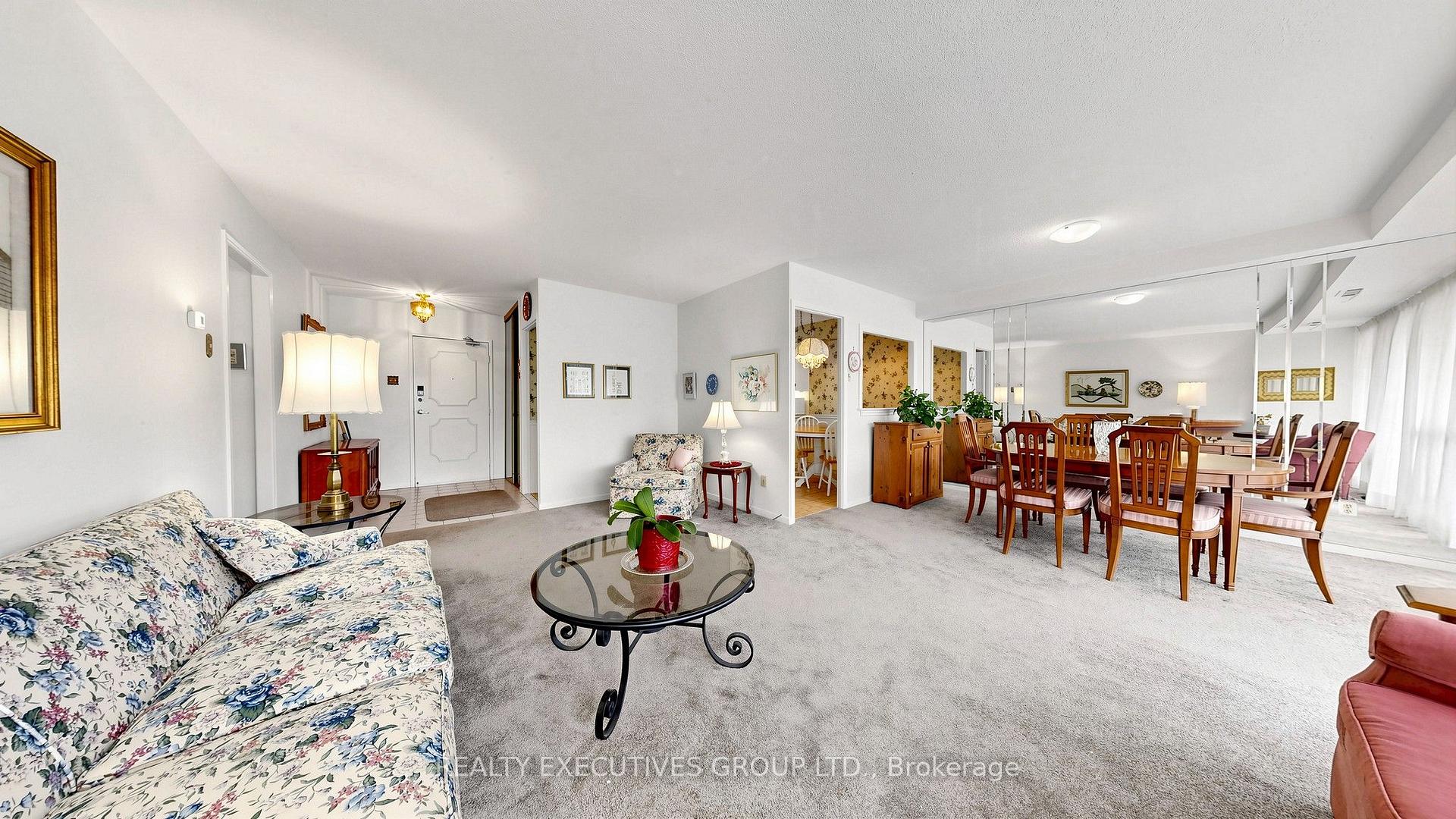 Photo 5 of Unit 206, 8111 Yonge Street, Markham, Royal Orchard — HOMEH