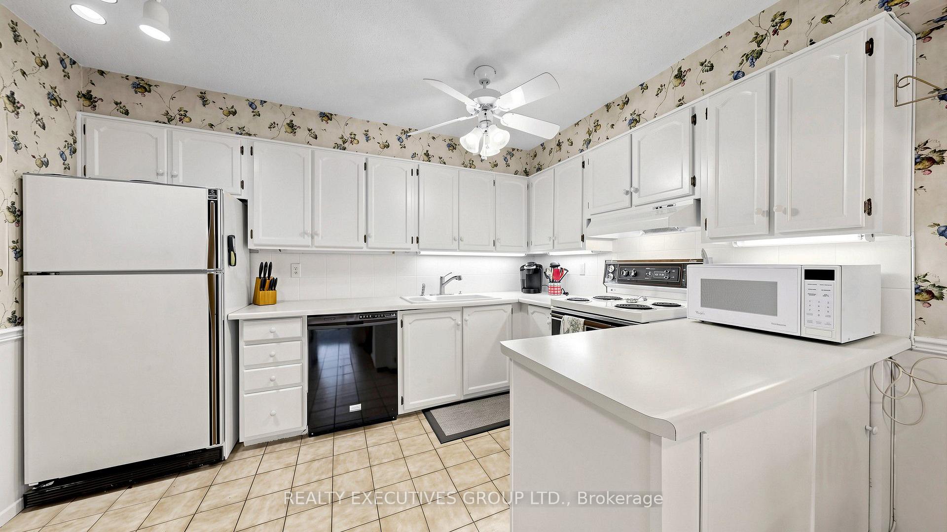 Photo 9 of Unit 206, 8111 Yonge Street, Markham, Royal Orchard — HOMEH
