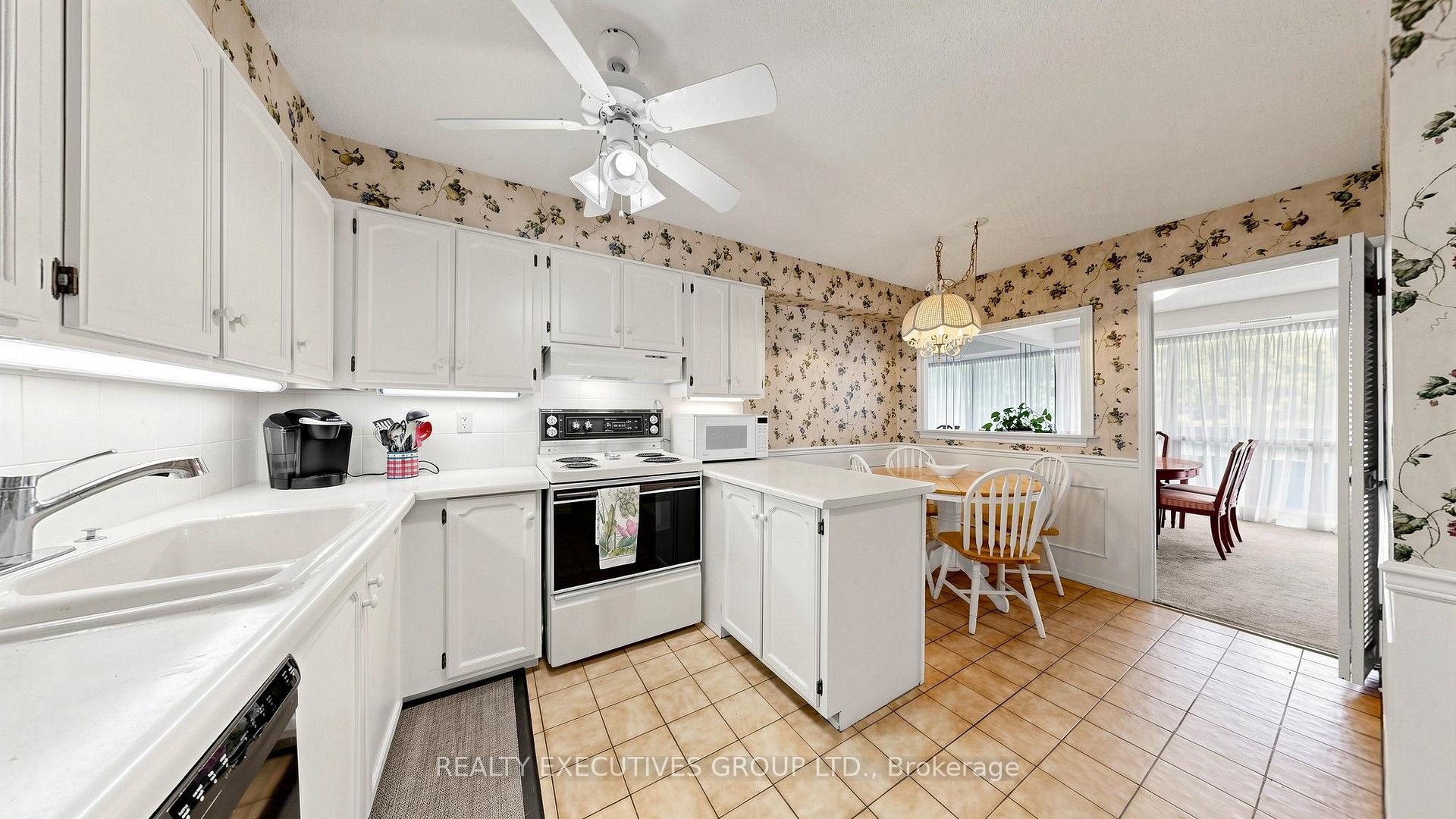 Photo 10 of Unit 206, 8111 Yonge Street, Markham, Royal Orchard — HOMEH