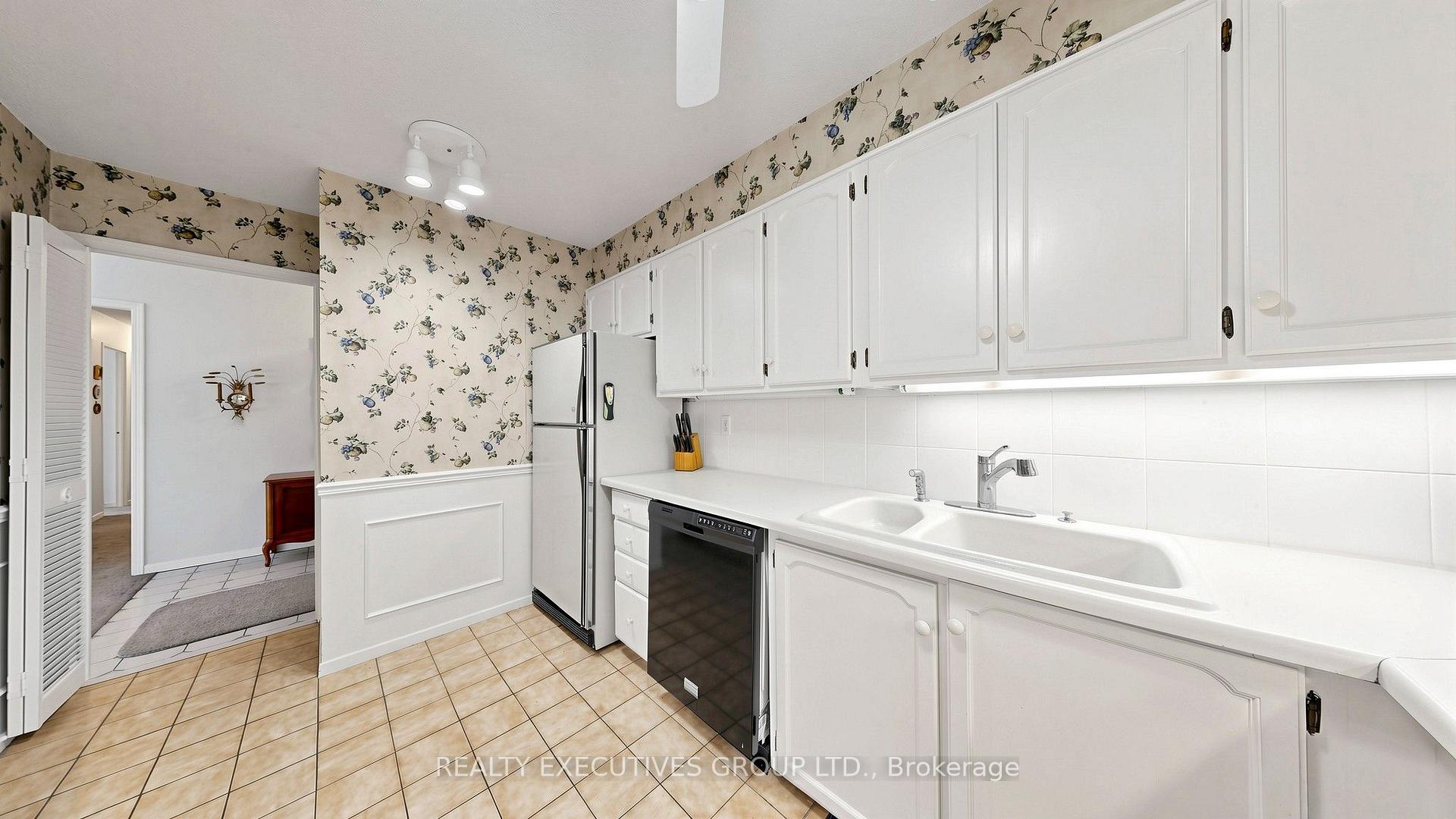 Photo 11 of Unit 206, 8111 Yonge Street, Markham, Royal Orchard — HOMEH